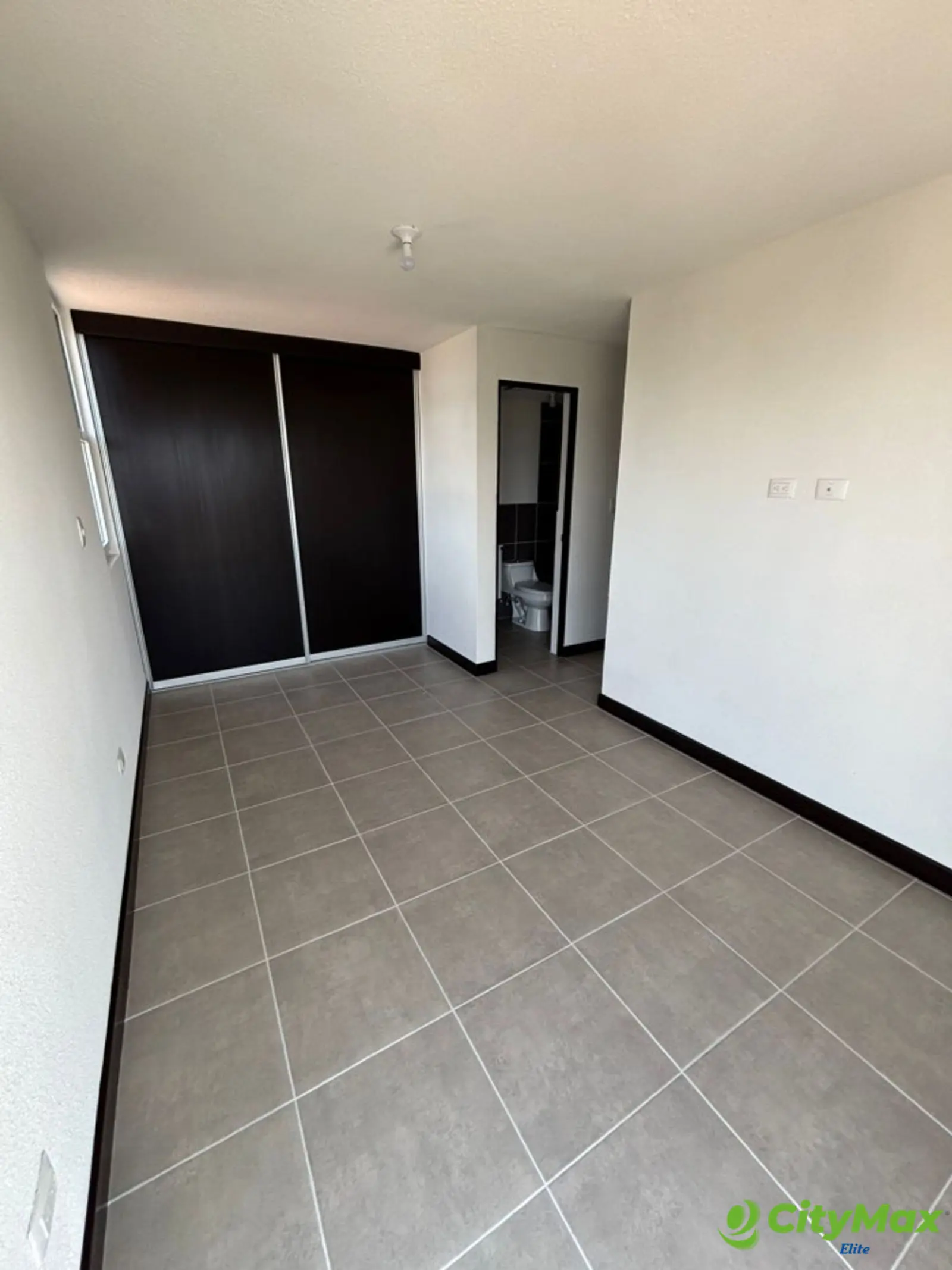 APARTAMENTO EN VENTA - EDIFICIO ESENTA ZONA 12 - Habitación Principal