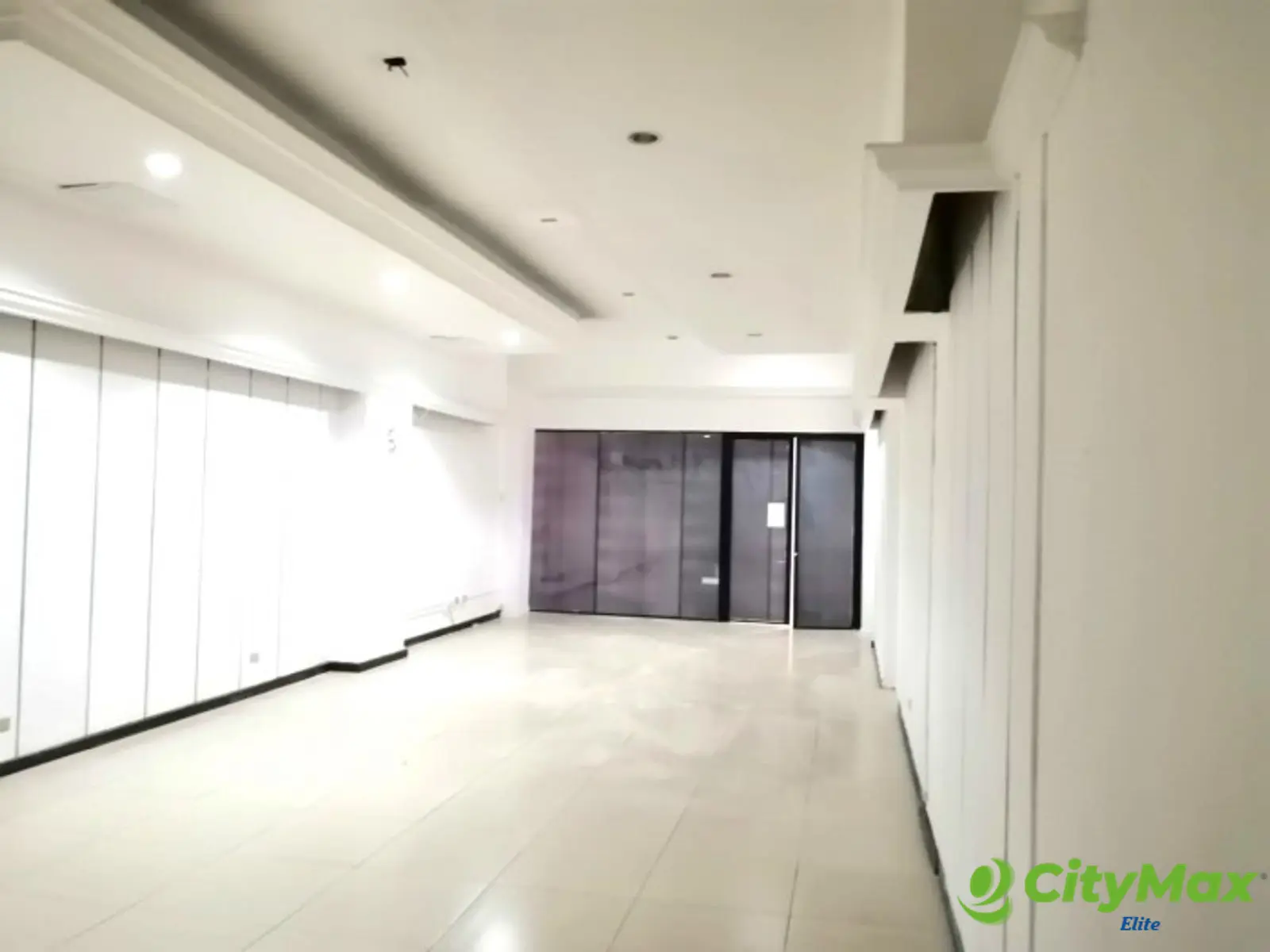 Local Comercial en Venta y Renta en Zona 10 - foto 9
