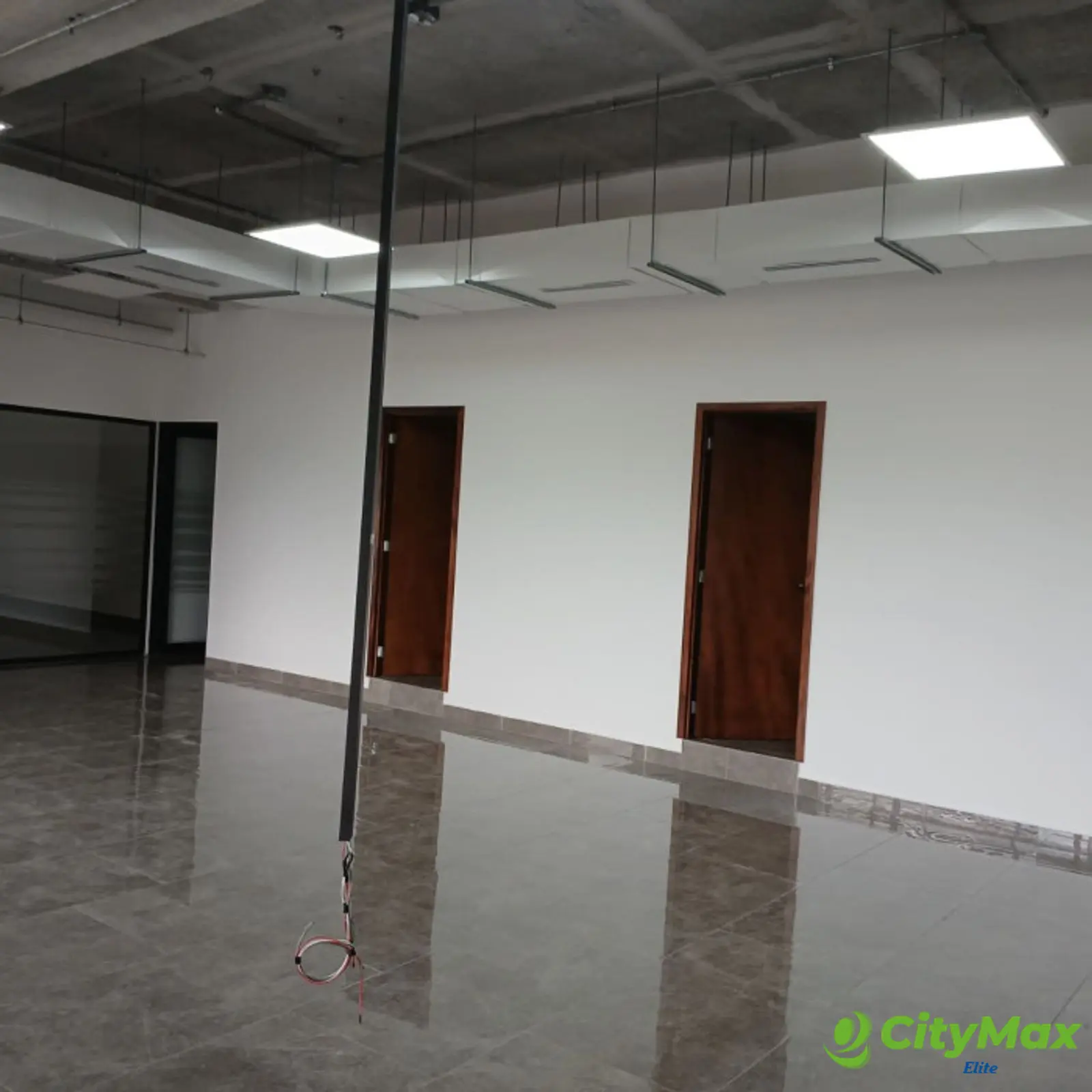 Rento Oficina Comercial en Zona 15 - foto 10