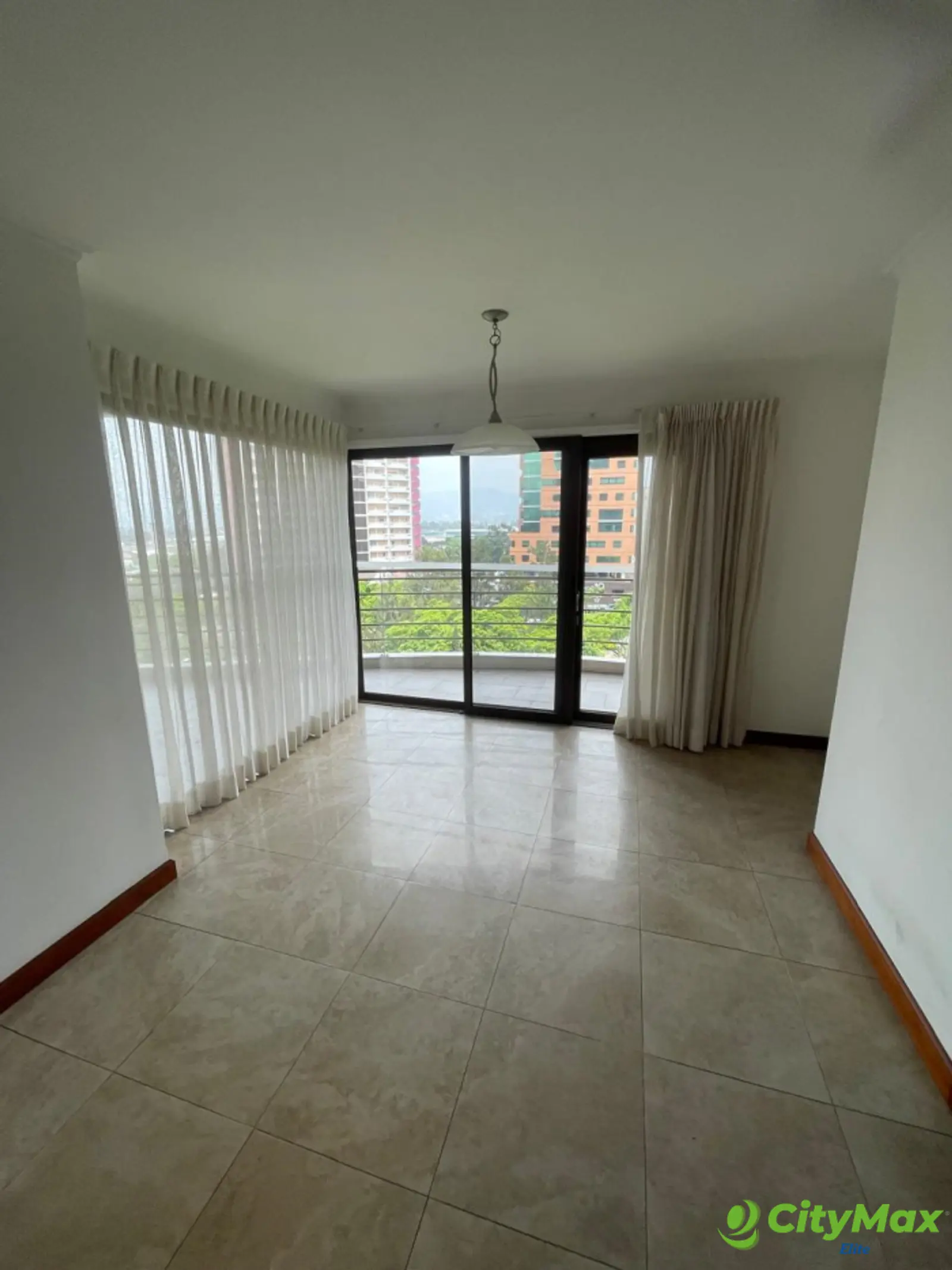 Apartamento en renta en zona 14 - foto 3