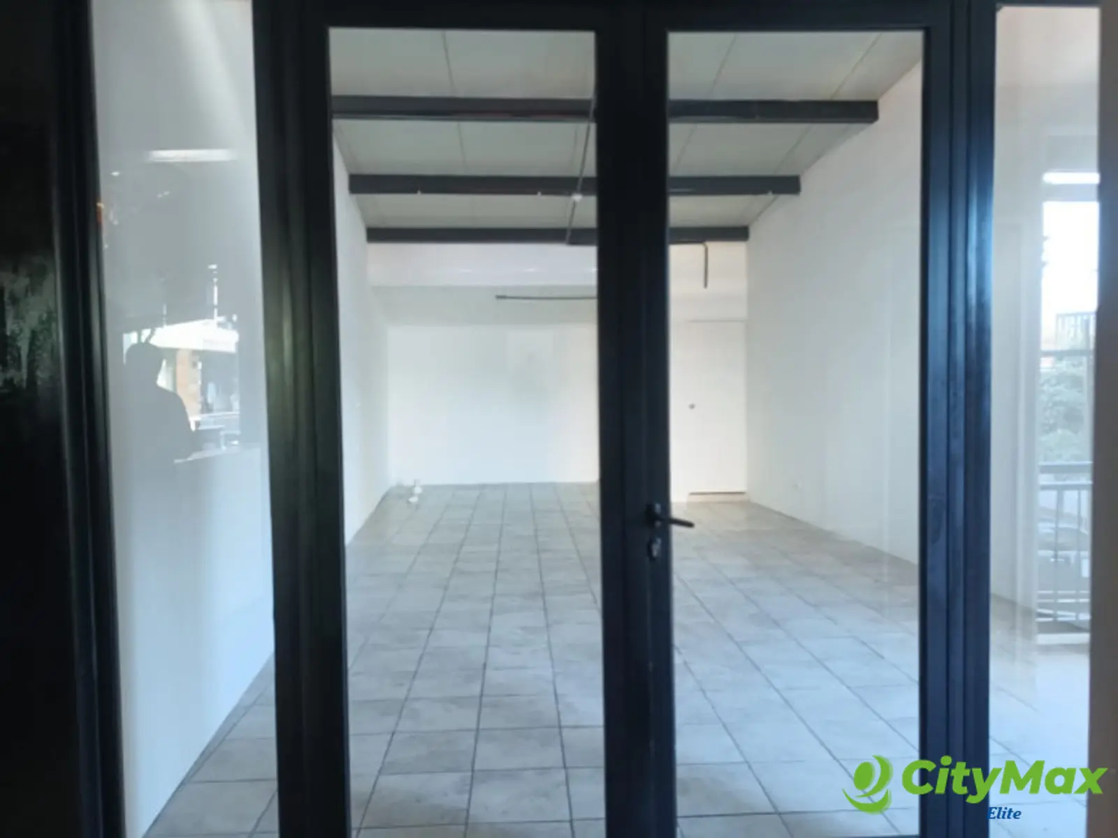 Local comercial de 45 m2 en alquiler en Zona 10 - foto 4