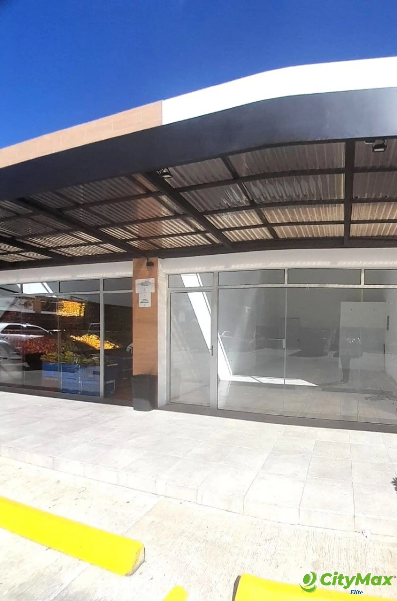 Local Comercial en Renta fuera de Exclusivo Condominio - foto 2