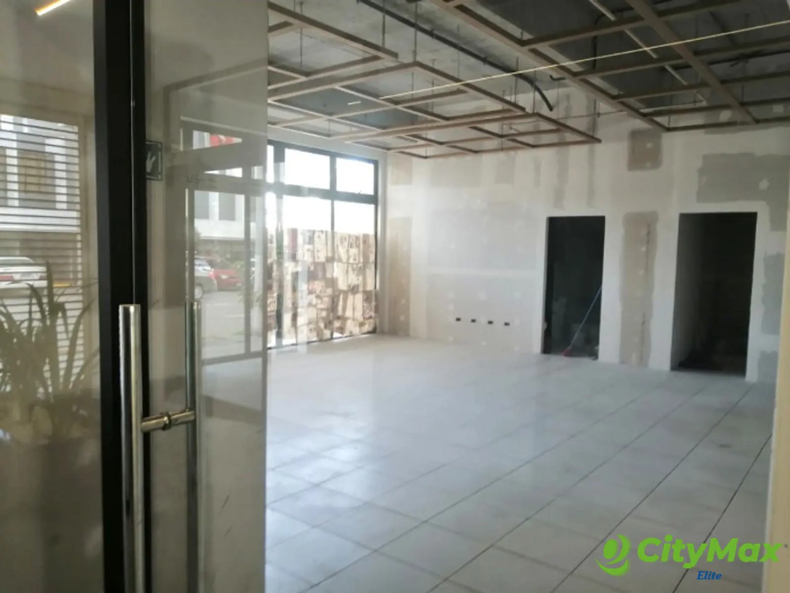 Local Comercial en Renta Zona 10 - Excelente Ubicación - foto 10