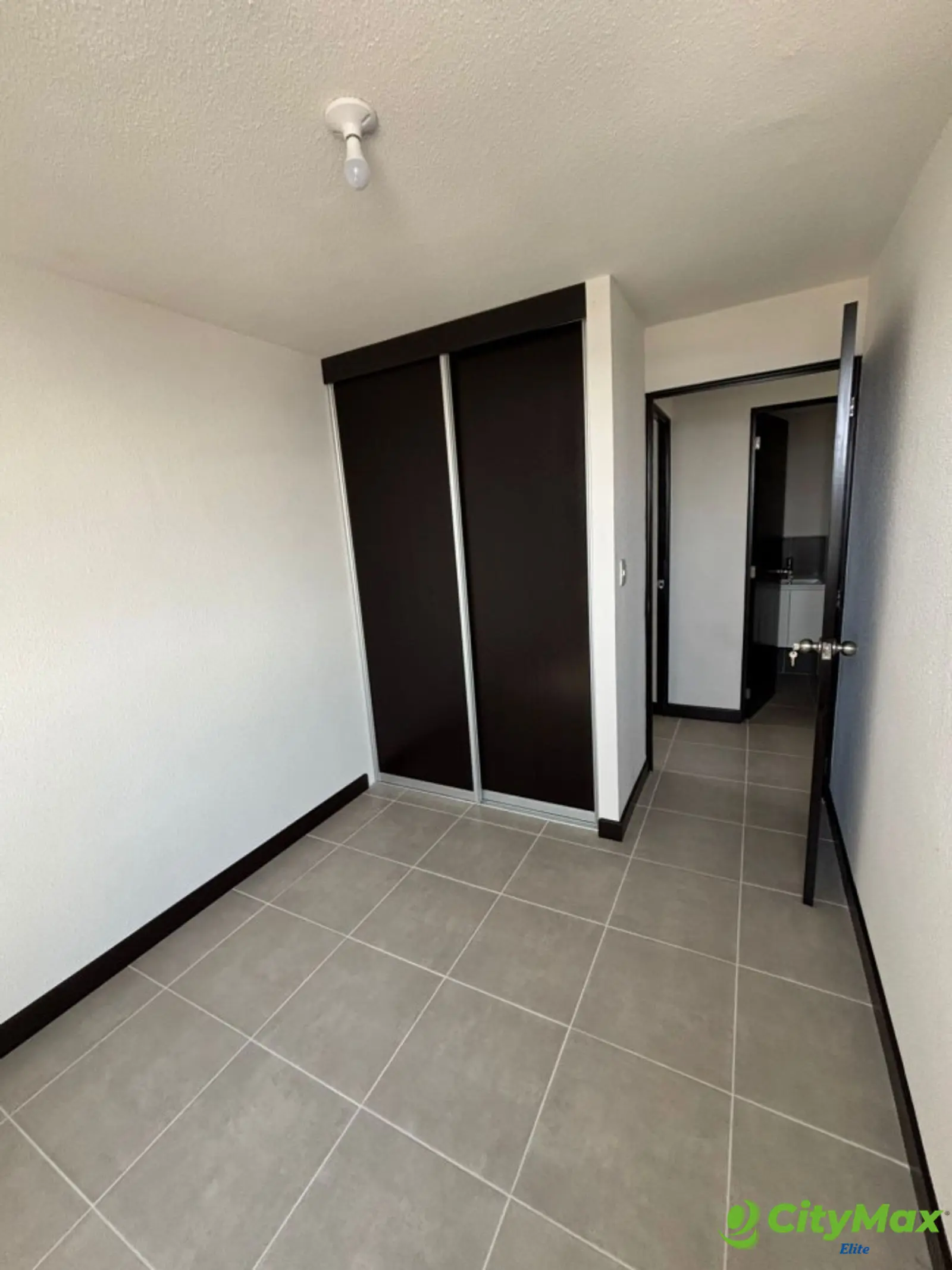APARTAMENTO EN VENTA - EDIFICIO ESENTA ZONA 12 - Habitación Secundaria