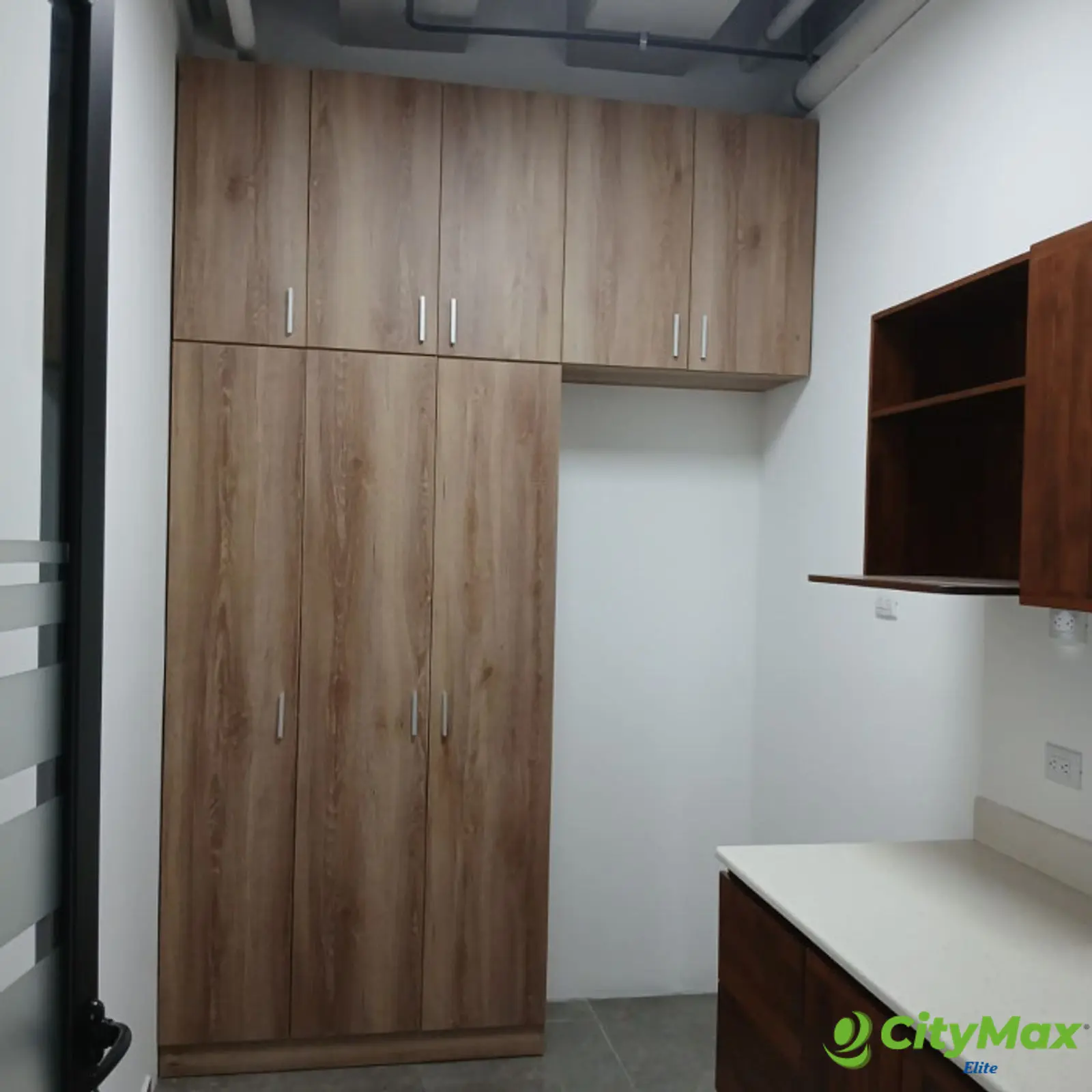 Rento Oficina Comercial en Zona 15 - foto 17