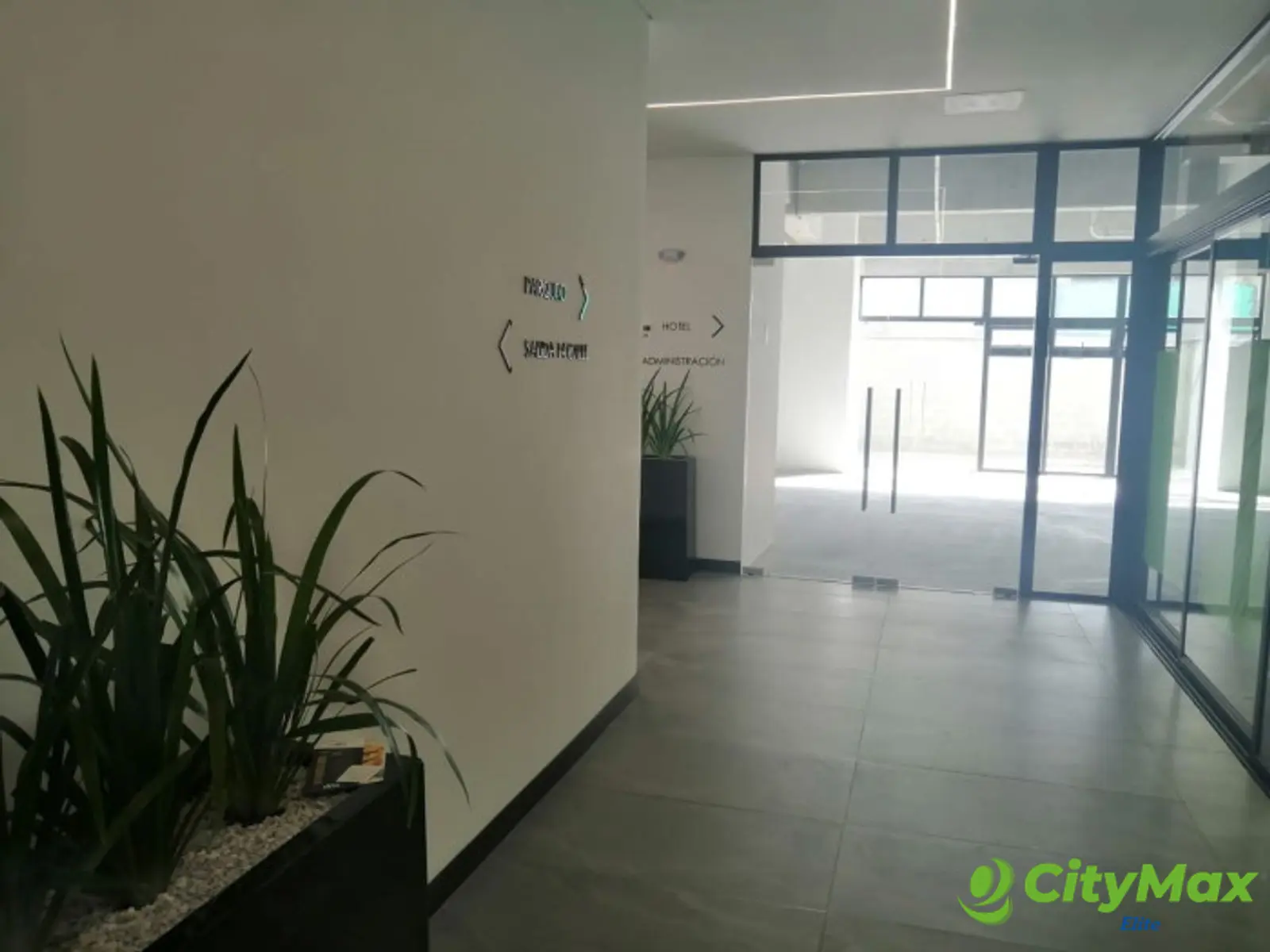 Local Comercial en Renta Zona 10 - Excelente Ubicación - foto 9