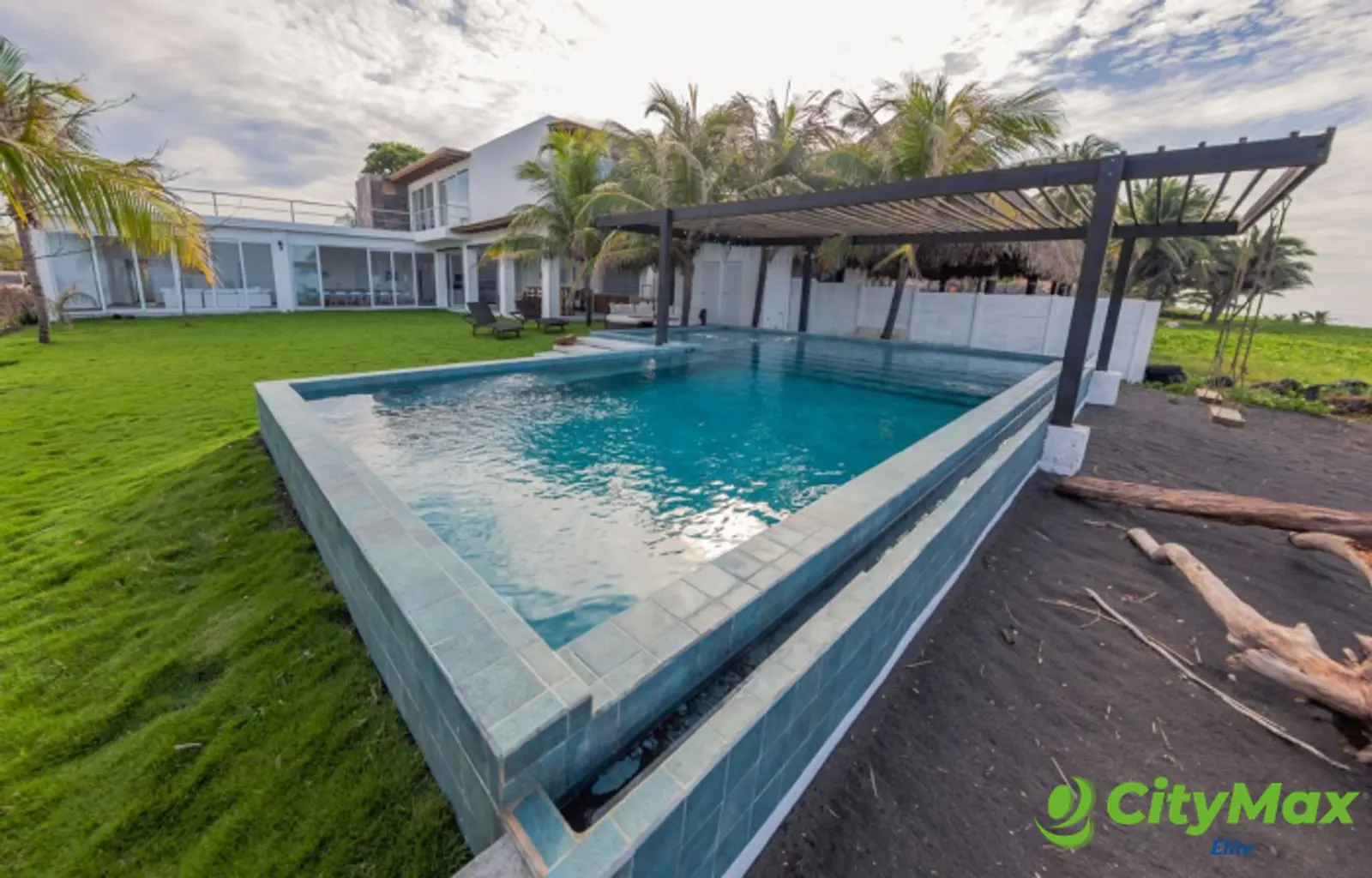 Venta Casa Vacacional a orillas de Playa Monterrico - foto 5