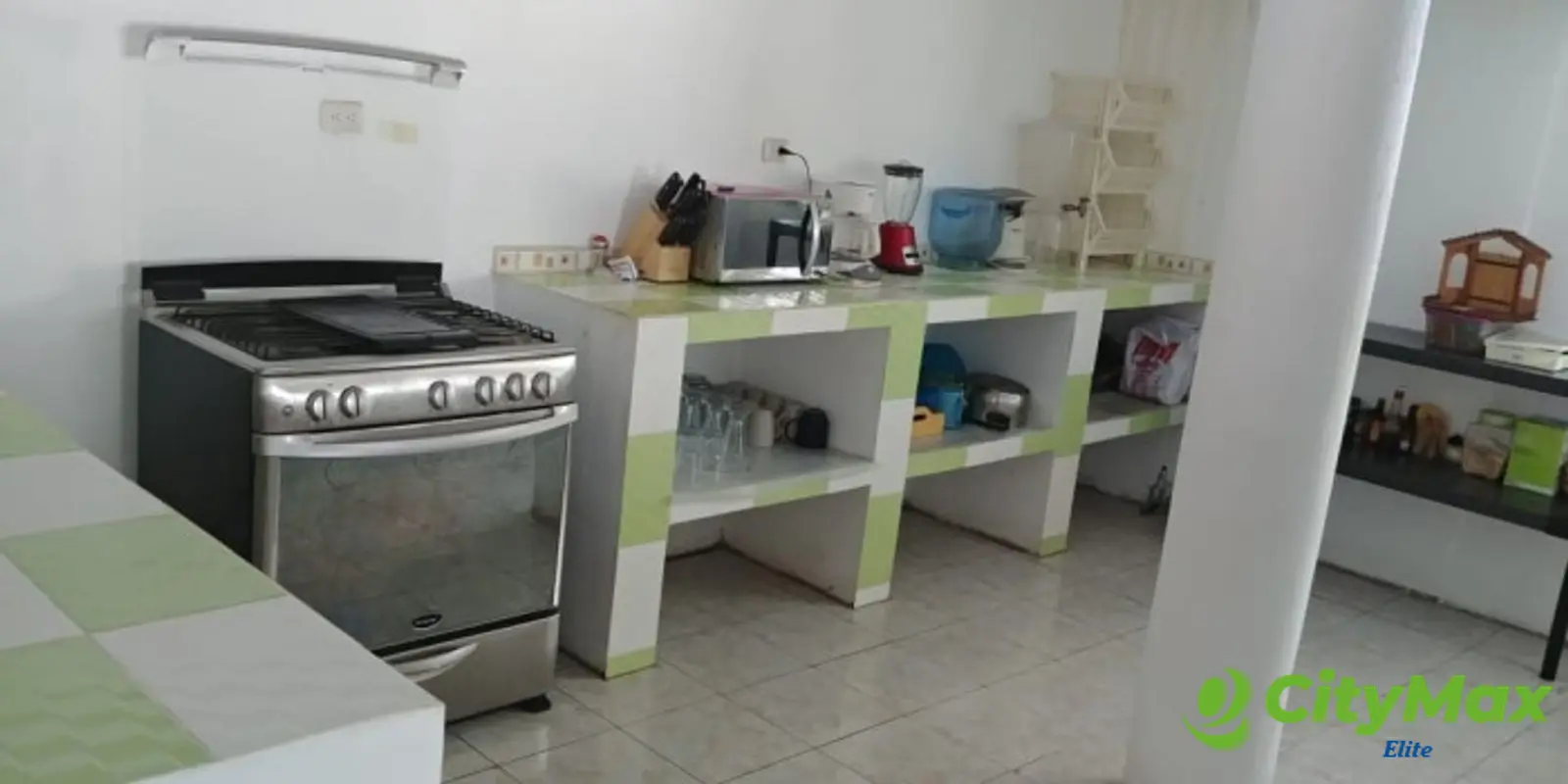 Casa Sola en Venta en El Hawaii, Monterrico, Santa Rosa - Cocina equipada