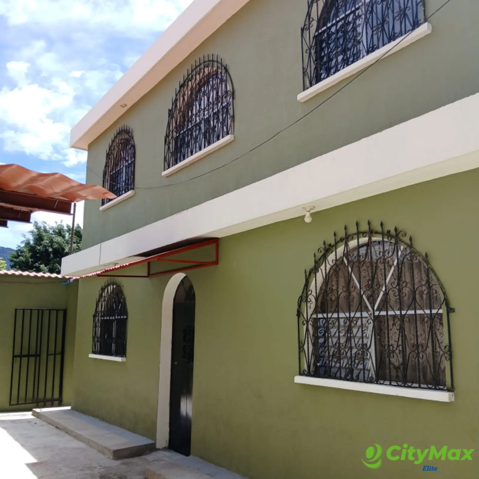 Casa en Venta en Santa Rosa  - atraz de la casa