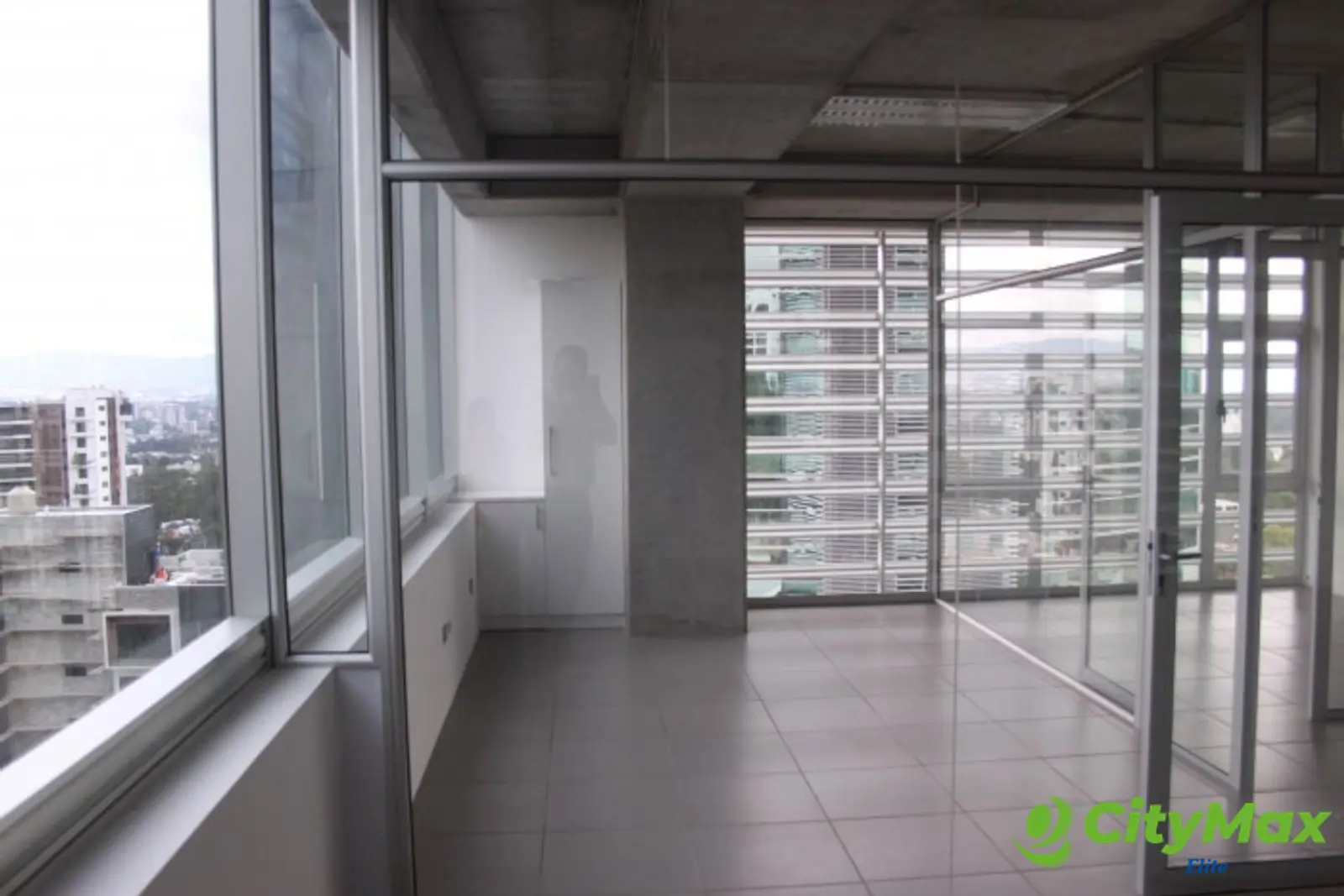 CityMax Renta Oficina en Edificio DOMANI zona 15 - foto 12