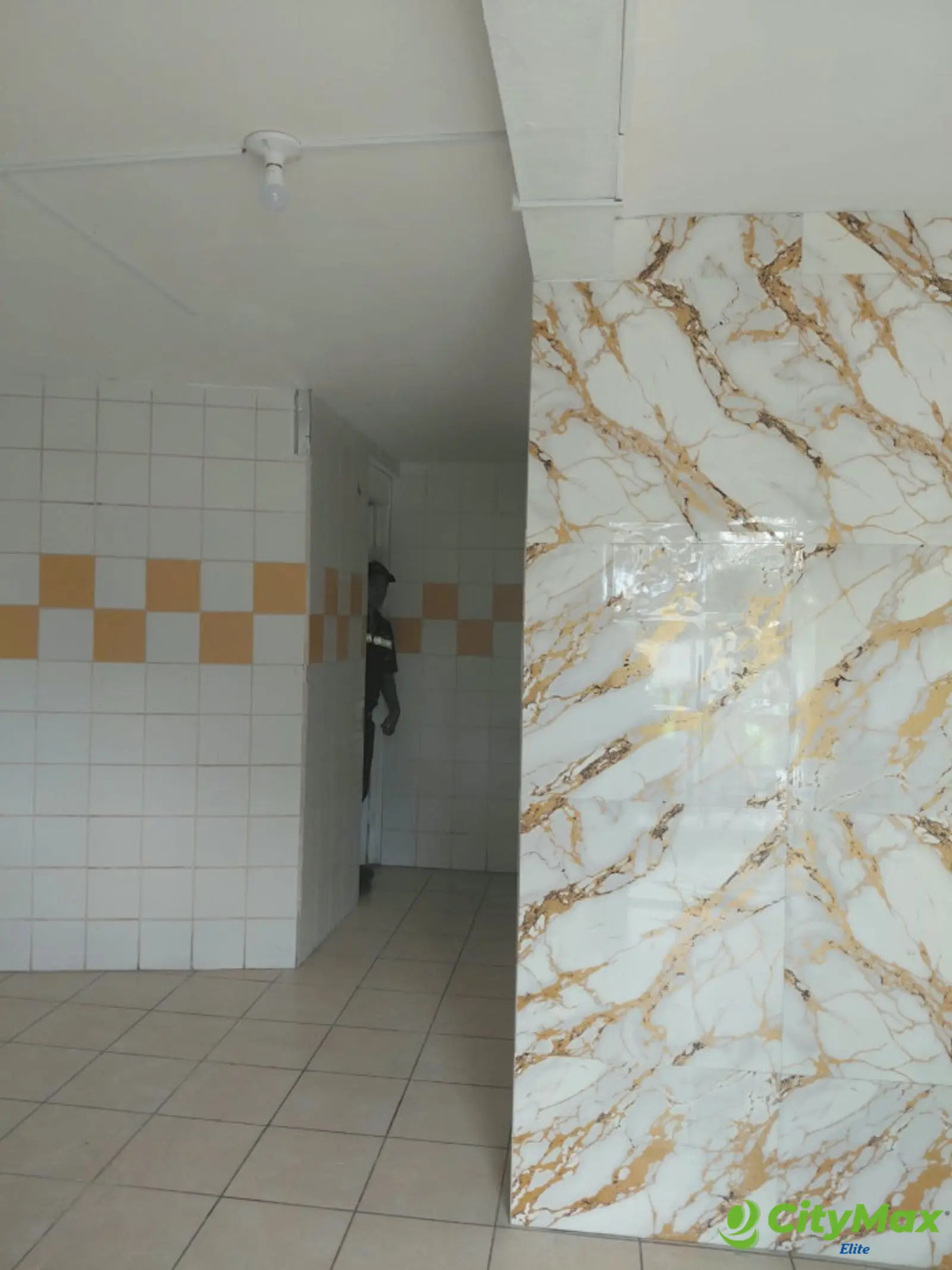 Local Comercial en Renta en Plaza Surti Ahorro. Zona 18 - foto 7