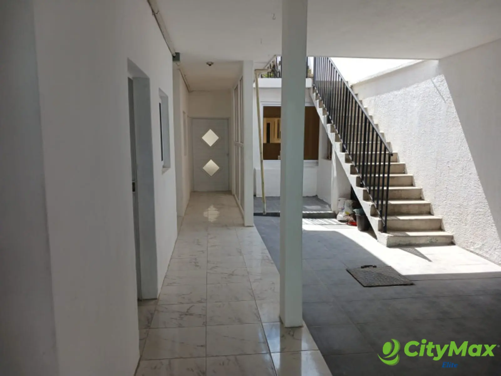 CASA REMODELADA EN VENTA EN ZONA 1 - foto 2