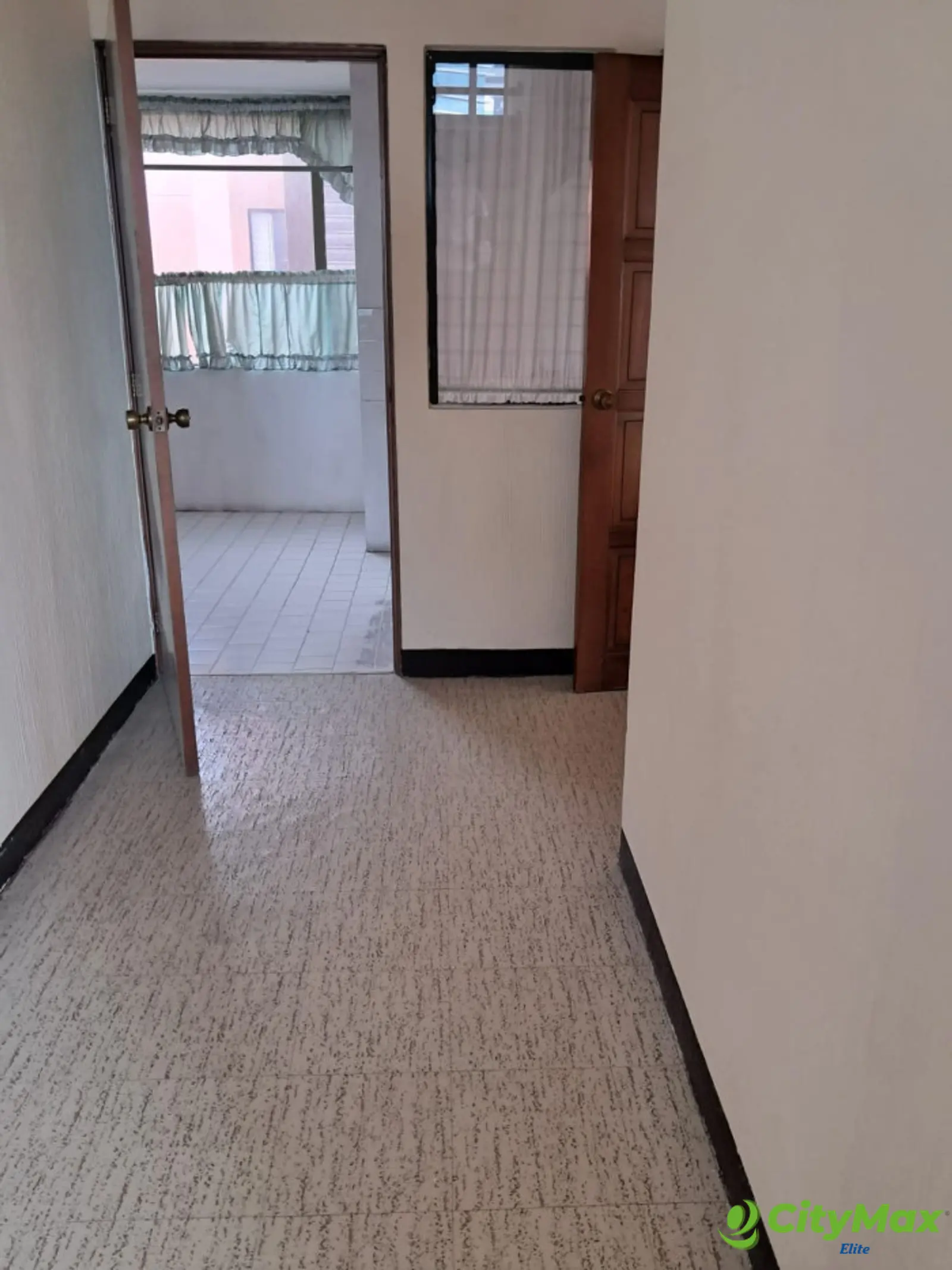 Apartamento en Venta en Zona 10 frente a CC La Estacion - foto 12
