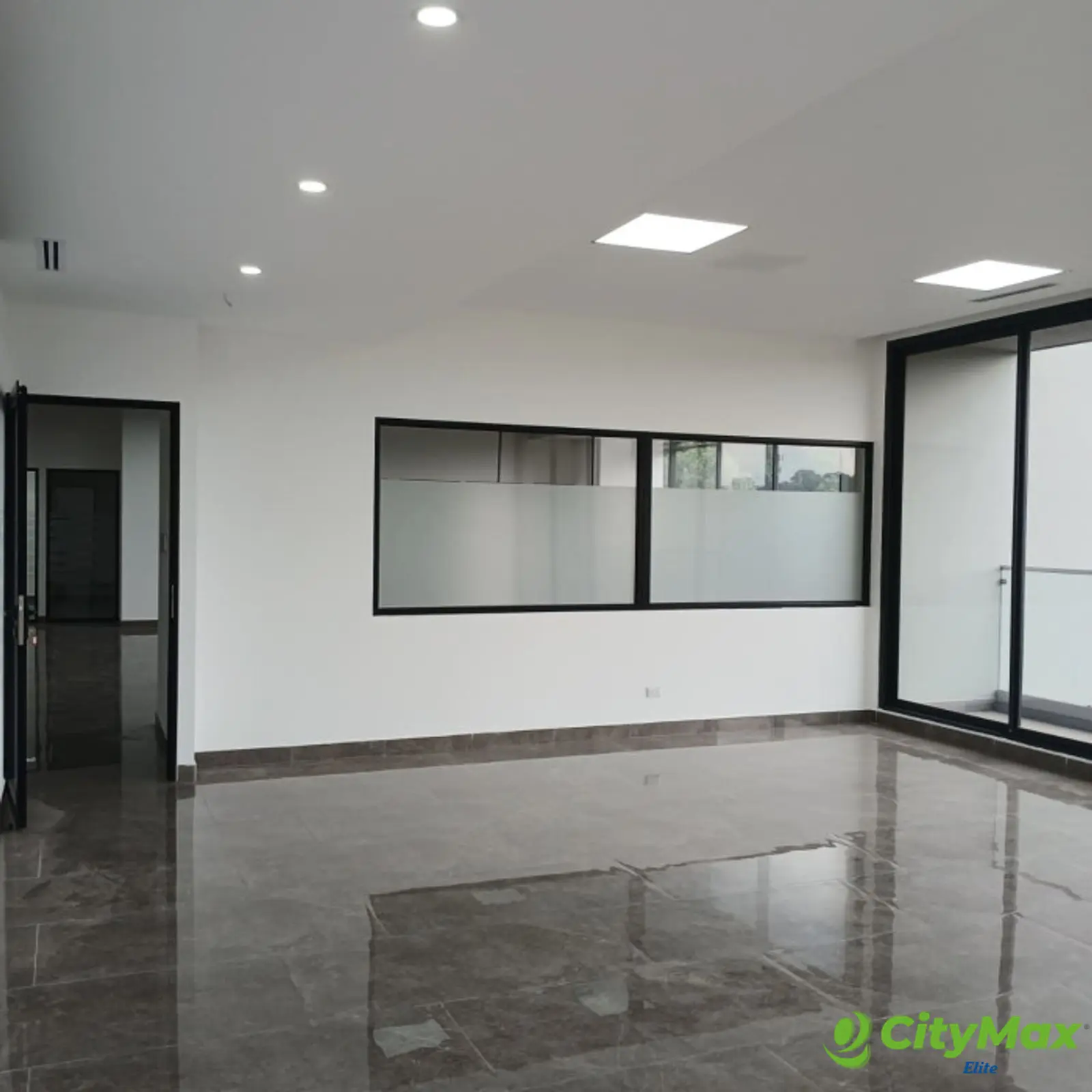 Rento Oficina Comercial en Zona 15 - foto 21