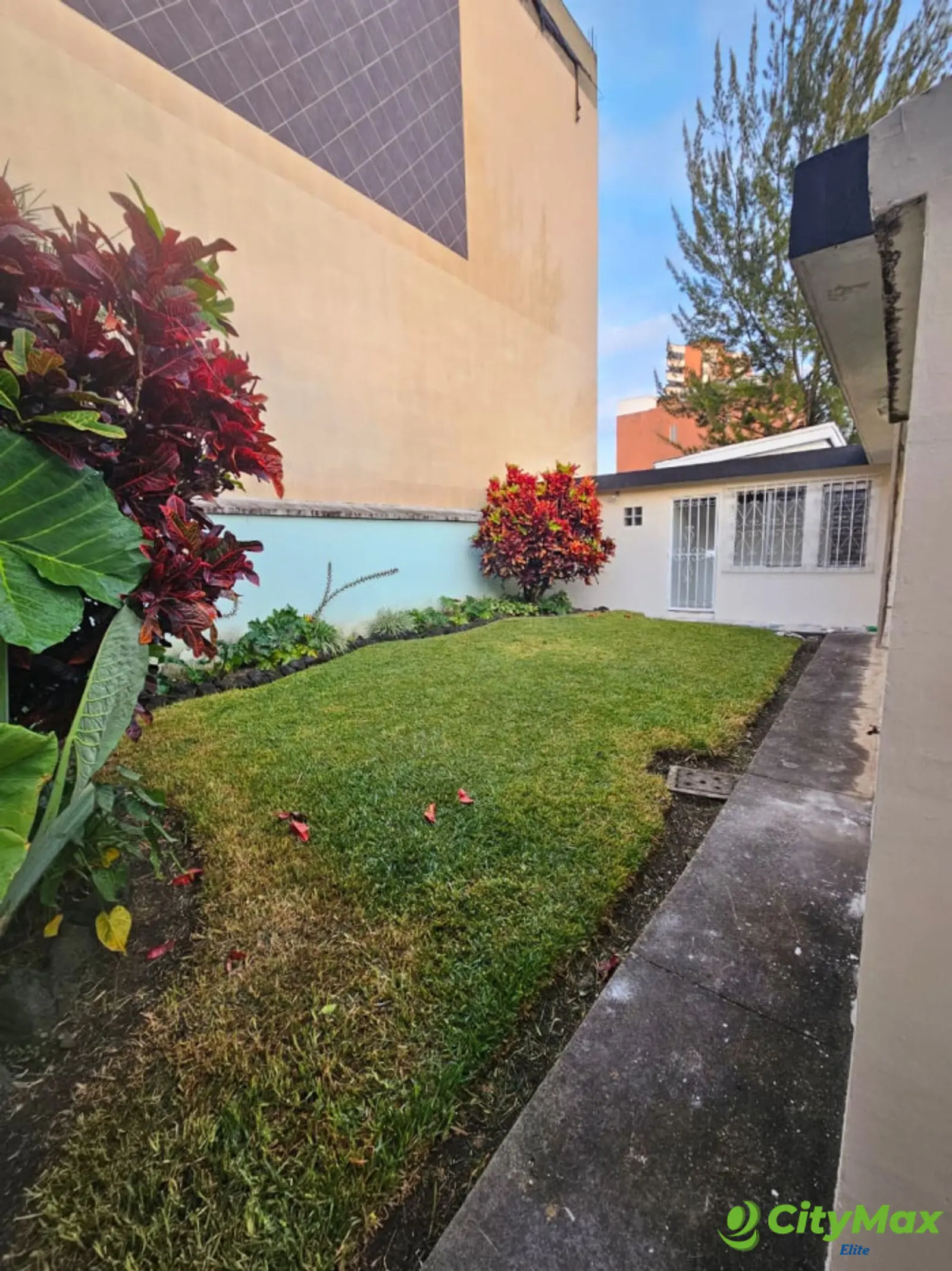 Venta de Casa en Colonia El Maestro de Zona 15 - foto 2
