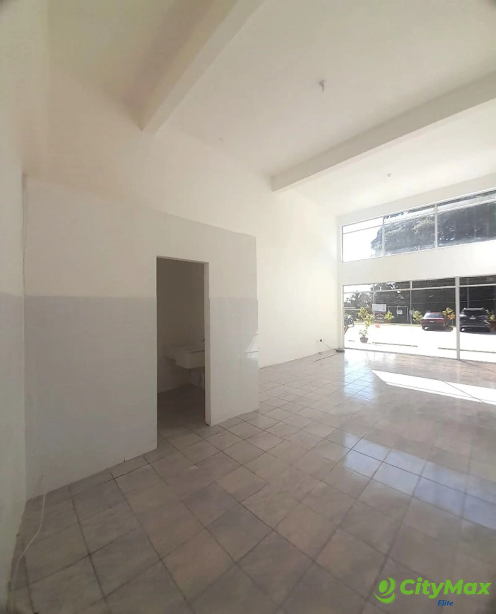 Local Comercial en Renta fuera de Exclusivo Condominio - foto 7