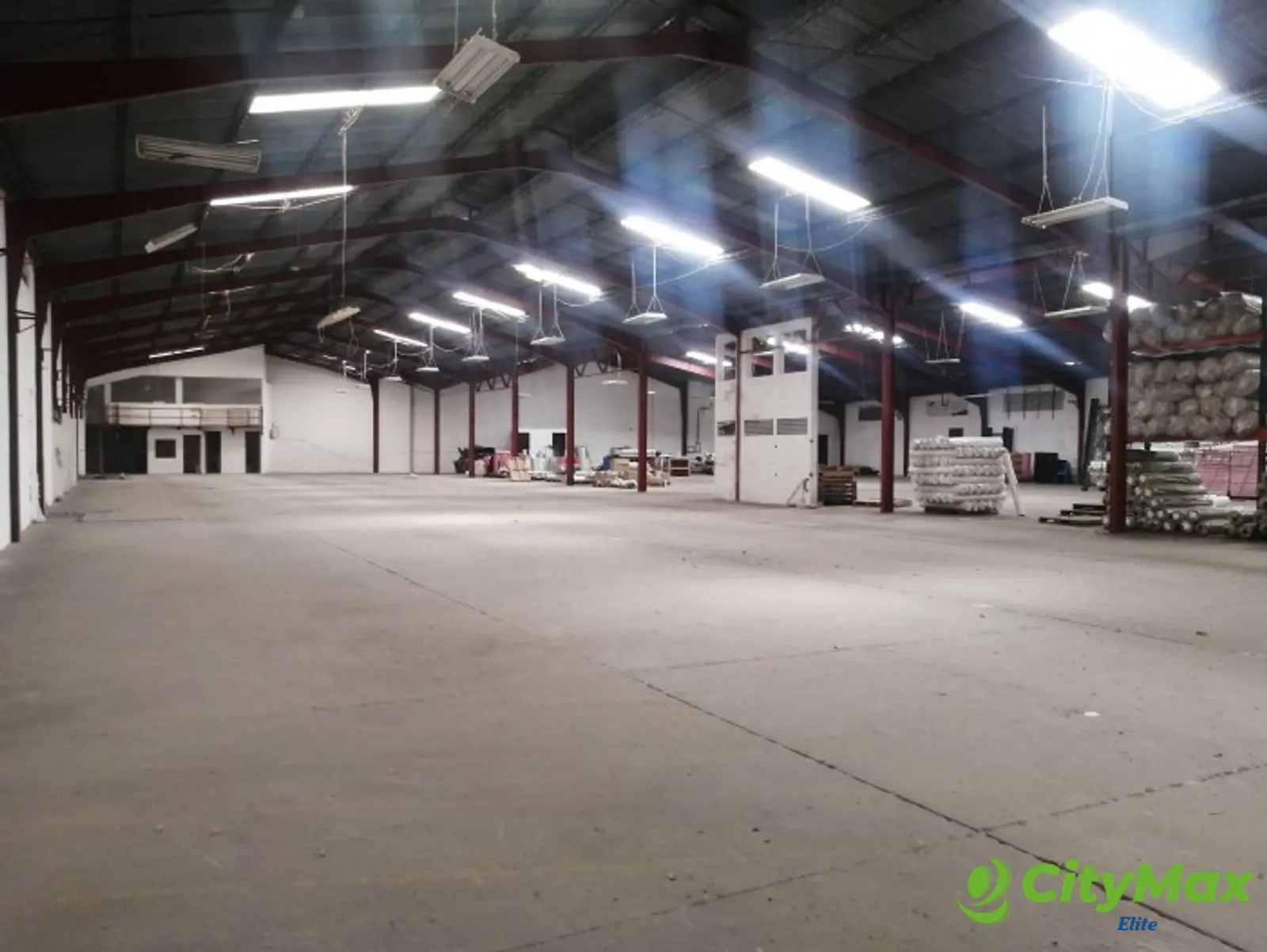 SE RENTA BODEGA INDUSTRIAL DE 2946 M2 PUERTA PARADA - foto 3