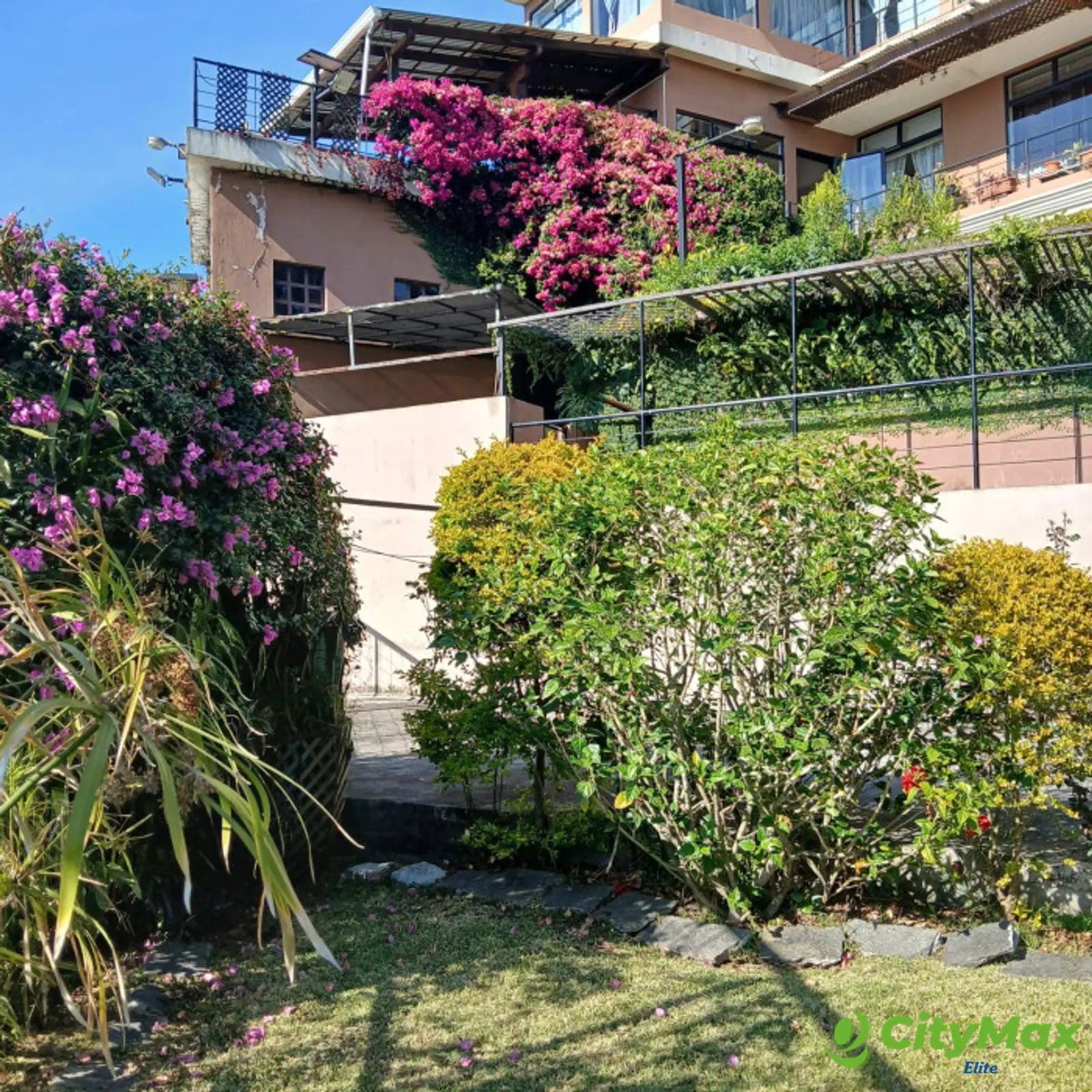 Casa en Venta en Bellas Luces Santa Catarina Pinula  - foto 2