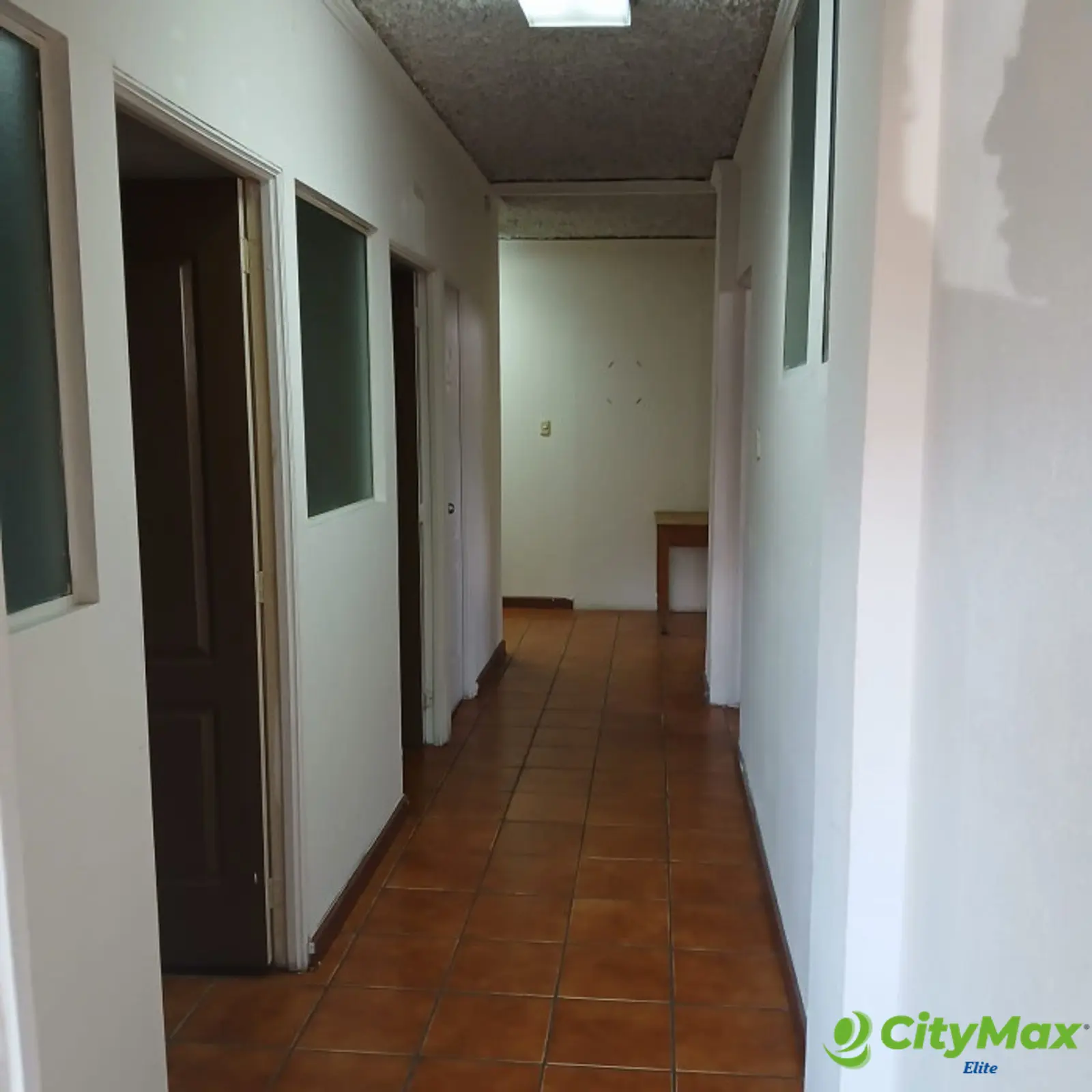 Oficina en Alquiler en Zona 10  - foto 2