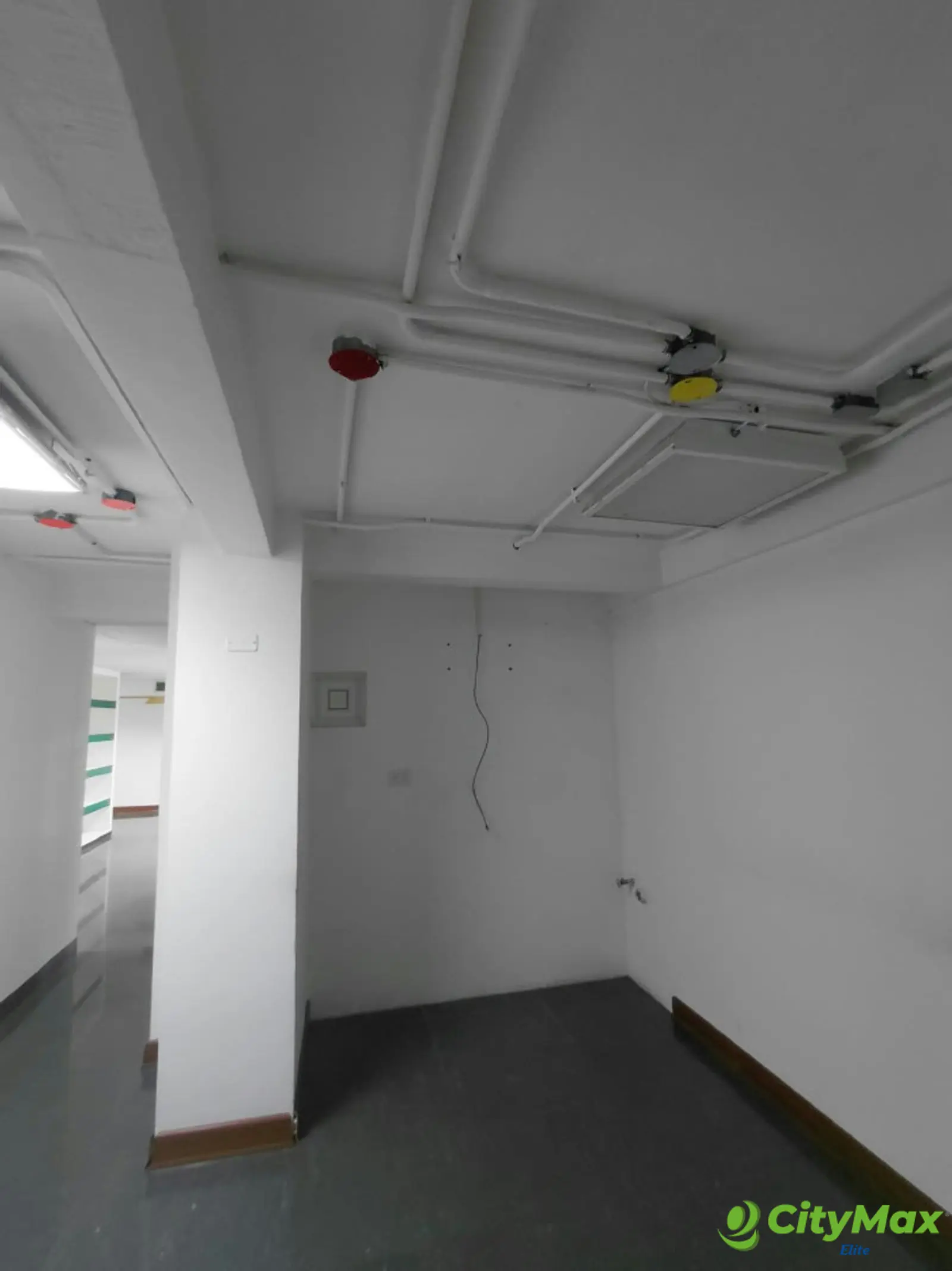 Local Comercial en Renta en Plaza Surti Ahorro. Zona 18 - foto 6