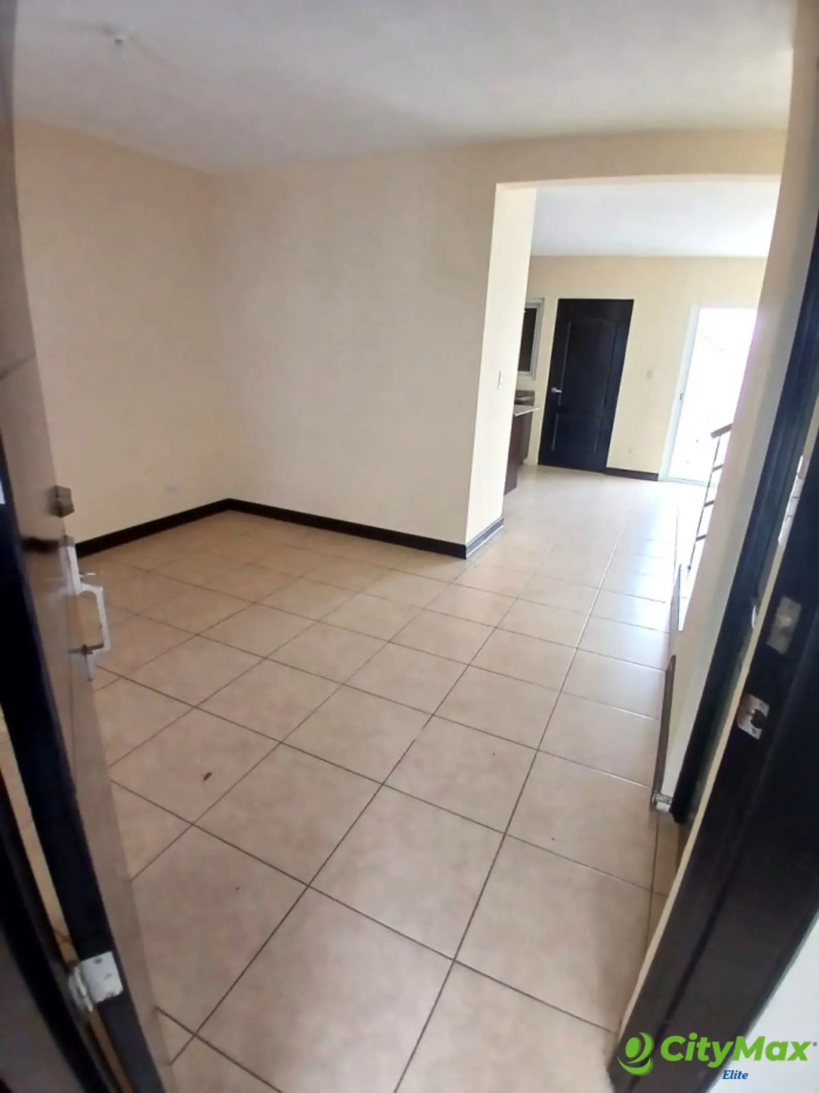 Casa en Venta en La Reserva, Carretera a El Salvador  - foto 2