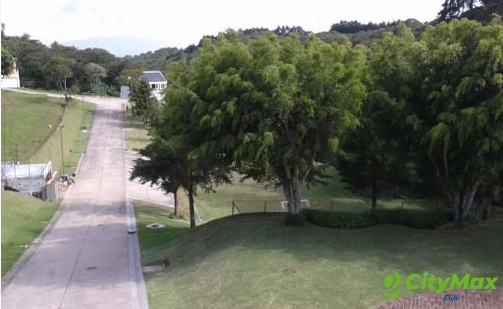 Terreno residencial en venta - foto 2