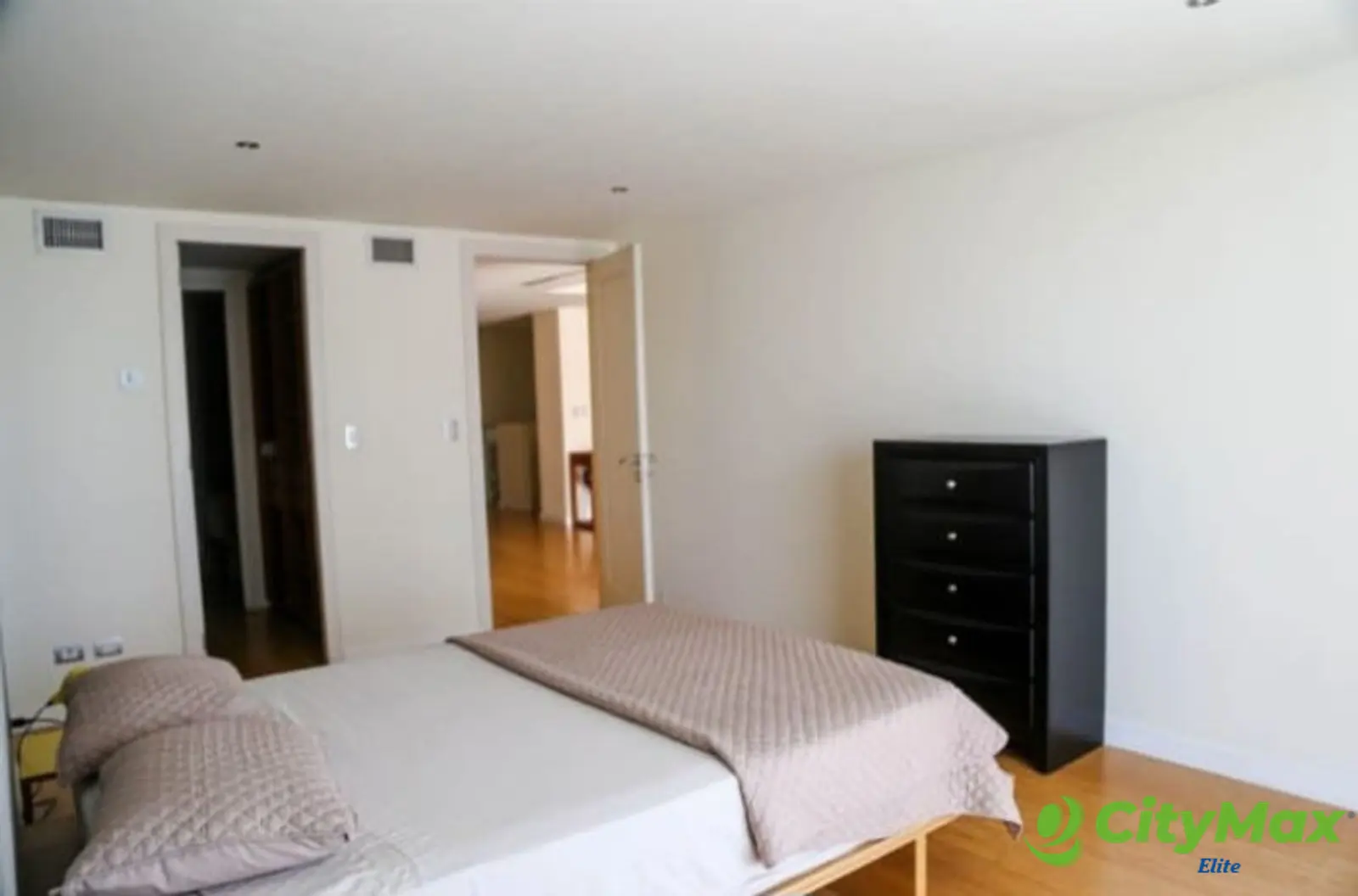 Apartamento en renta amueblado en zona 10 - Habitacion 2