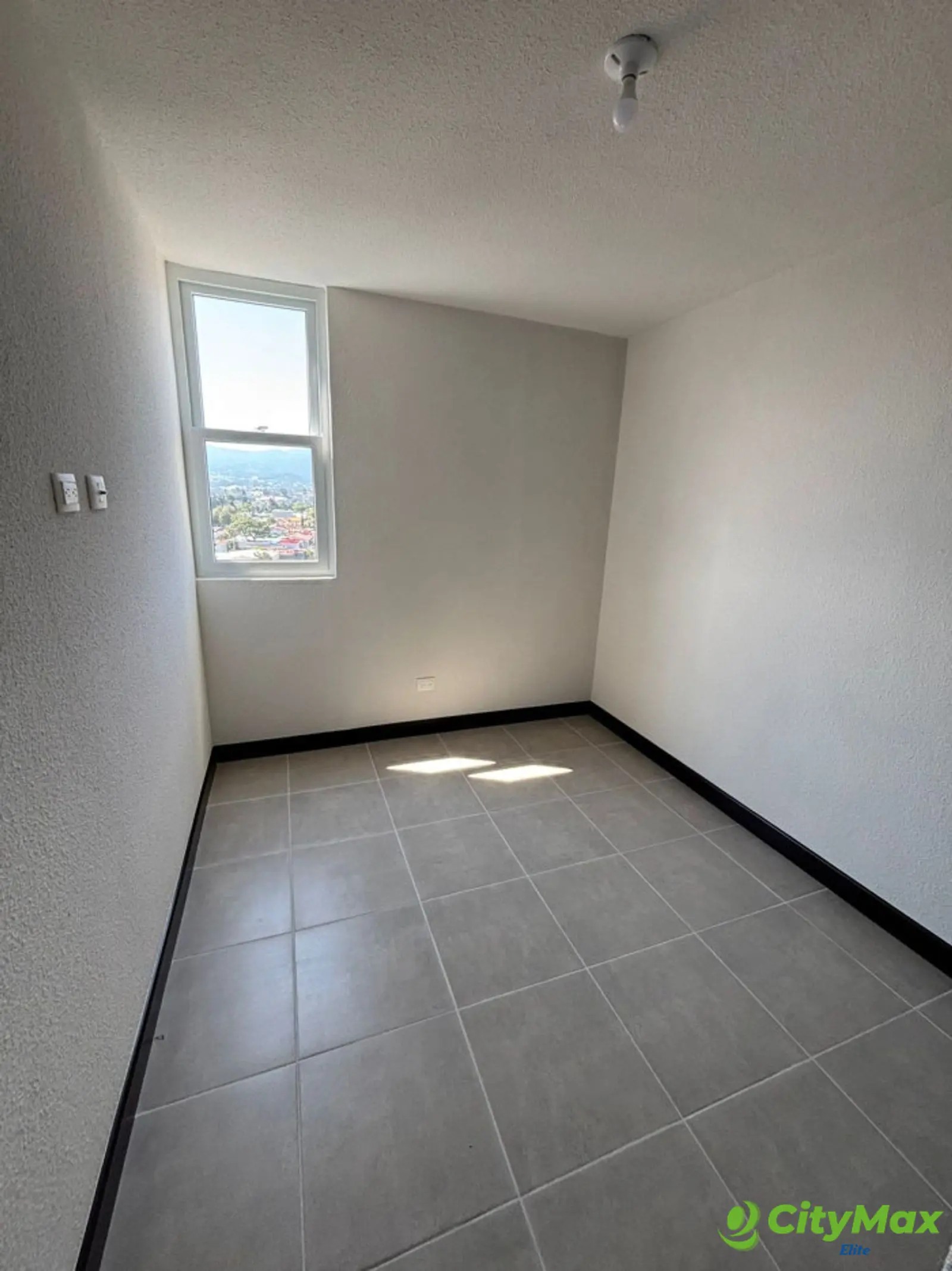 APARTAMENTO EN VENTA - EDIFICIO ESENTA ZONA 12 - Habitación Secundaria