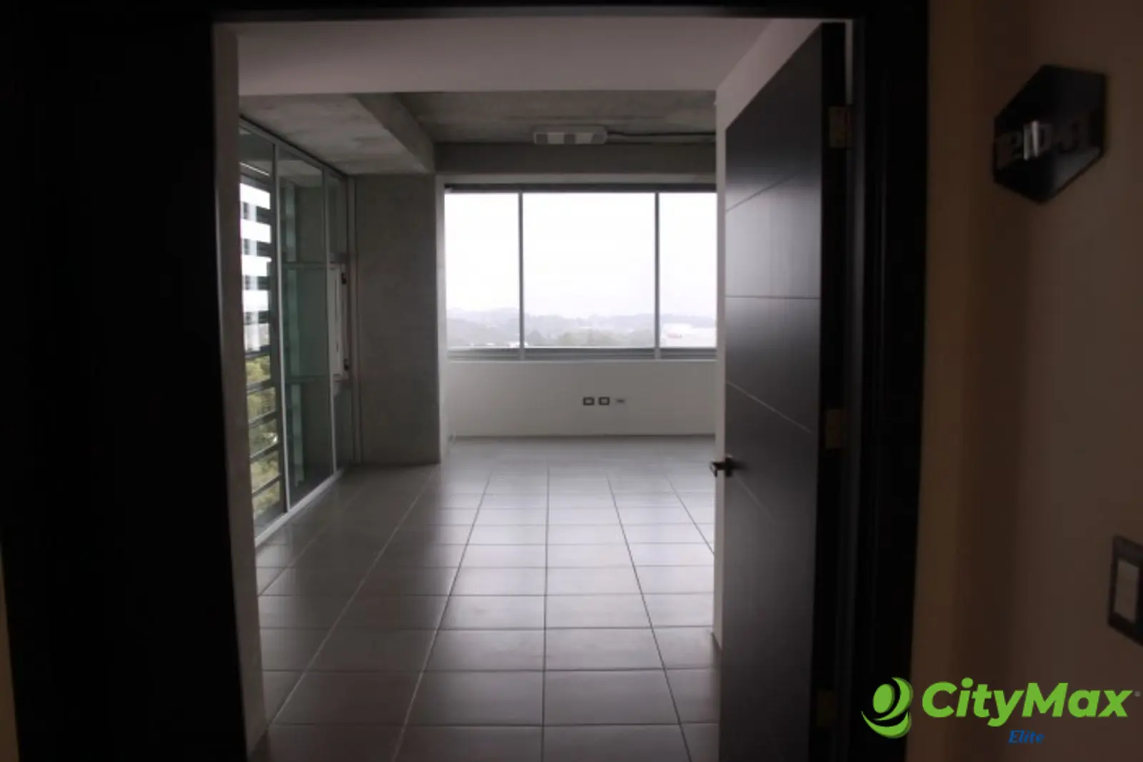 CityMax Renta Oficina en Edificio DOMANI zona 15 - foto 3