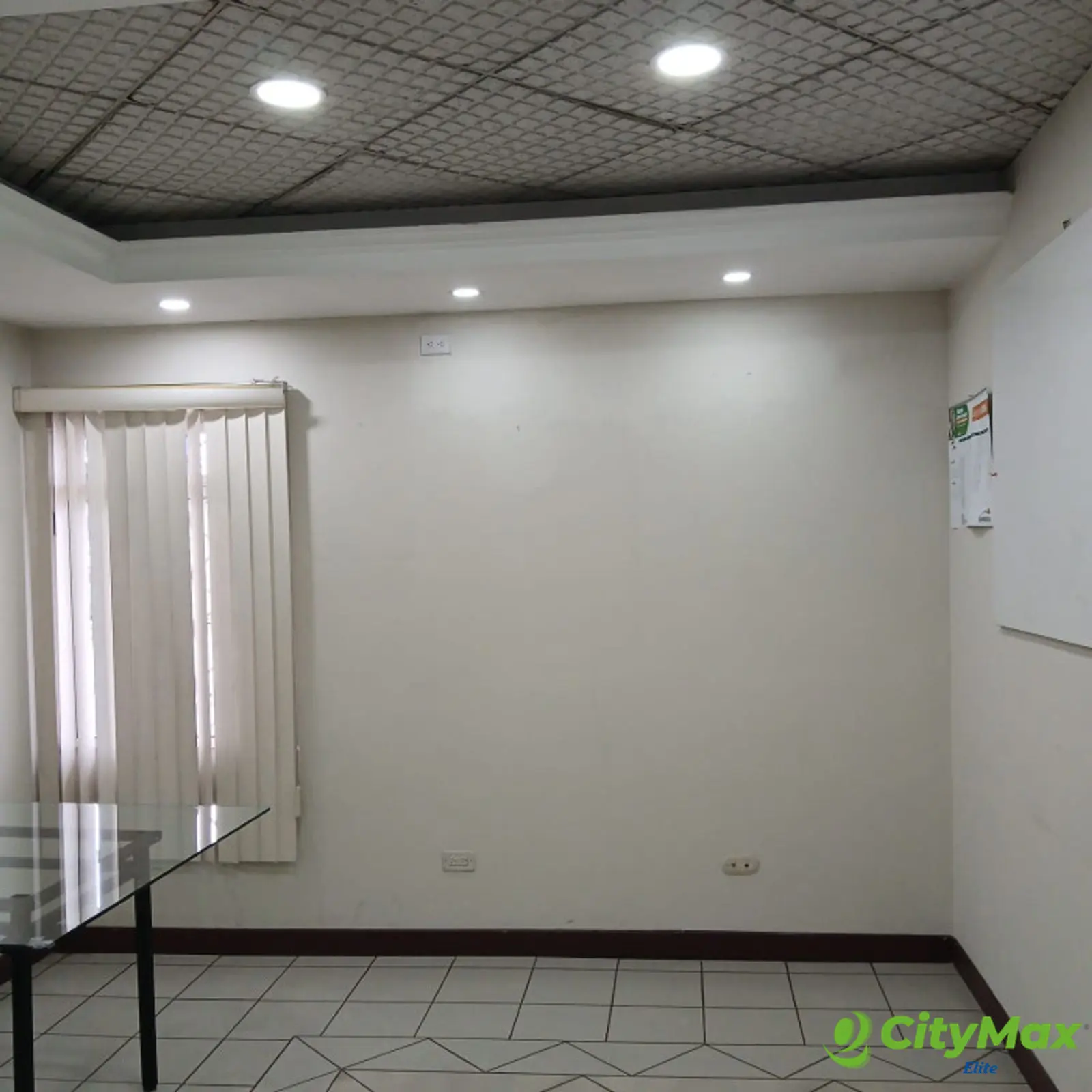 Rento Local u Oficina en Plaza LOREN, CAES - foto 4