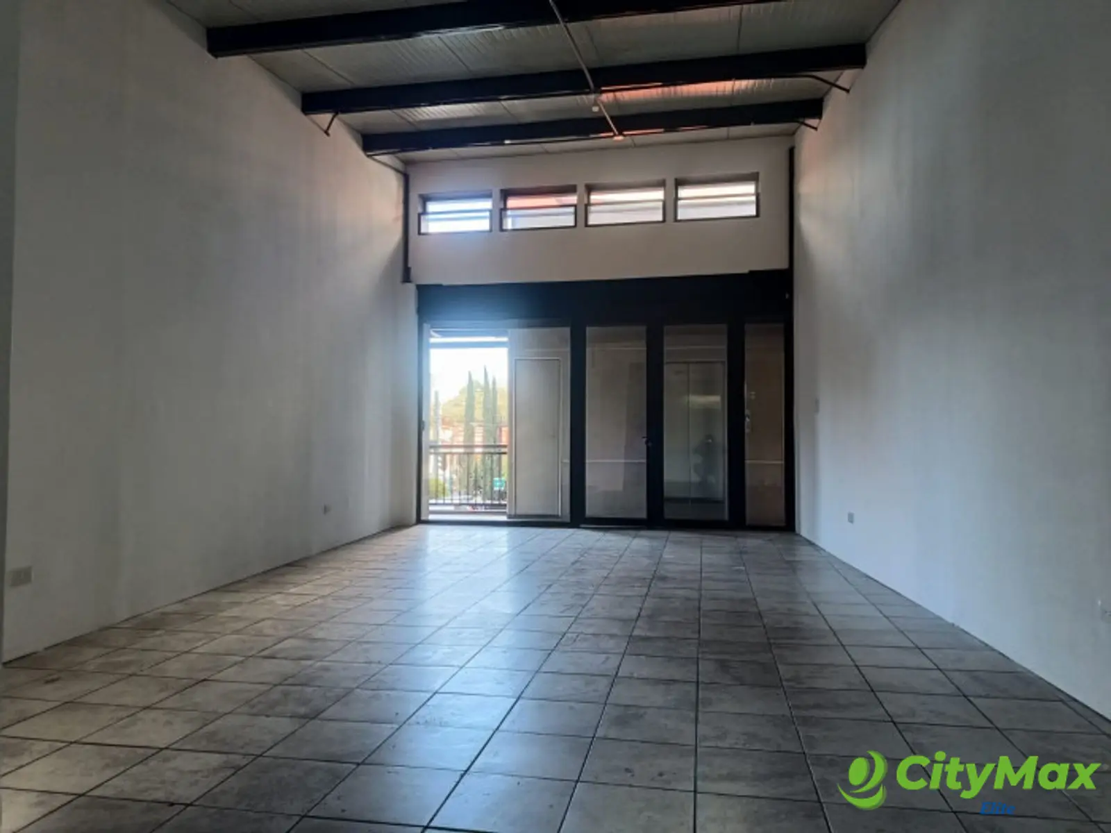 Local comercial de 45 m2 en alquiler en Zona 10 - foto 5