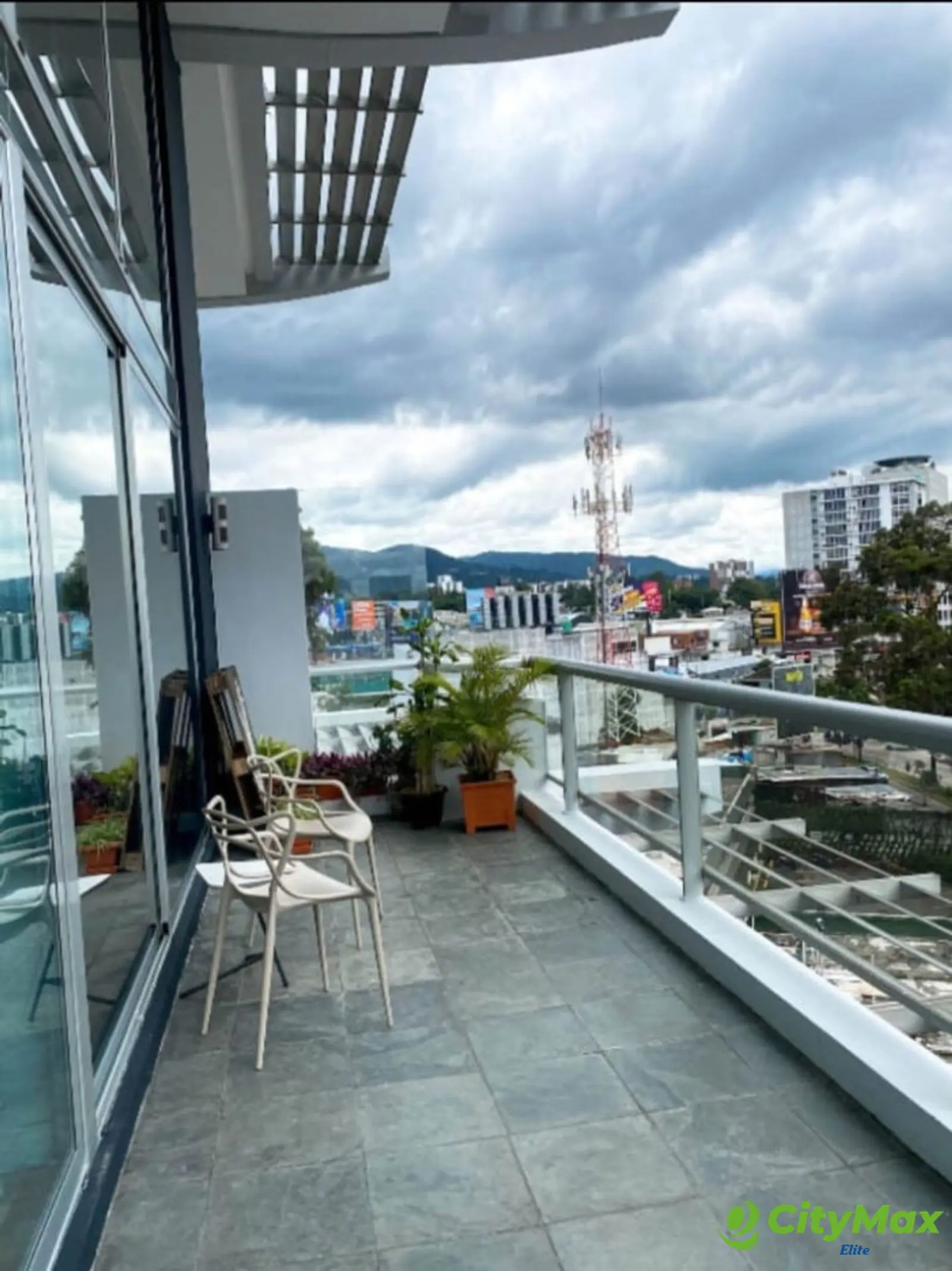 Apartamento en renta amueblado en zona 10 - Terraza