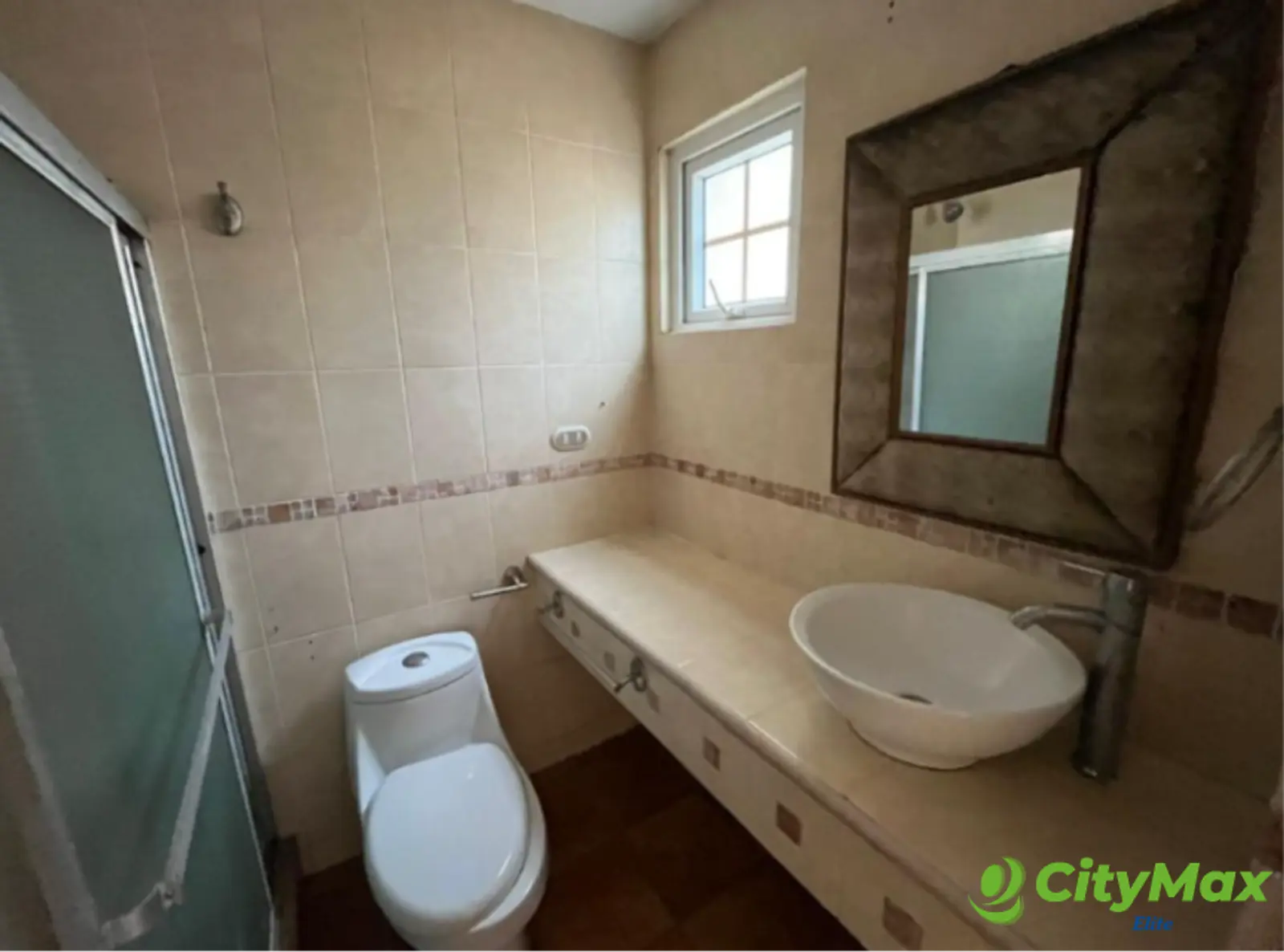 Casa en Venta en Carretera a El Salvador! - BAÑO PRINCIPAL