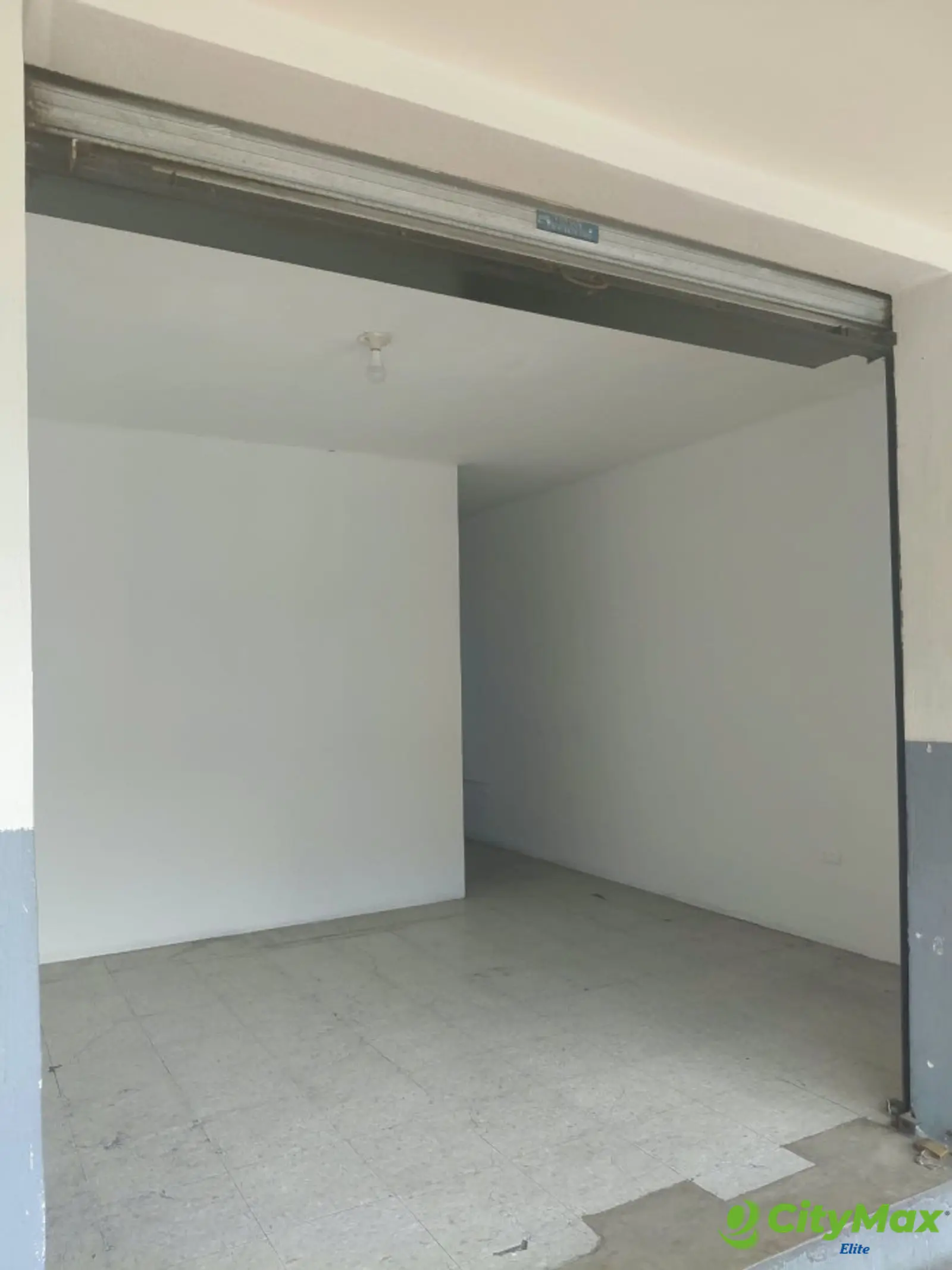 Local Comercial en Renta en Plaza Surti Ahorro. Zona 18 - foto 5