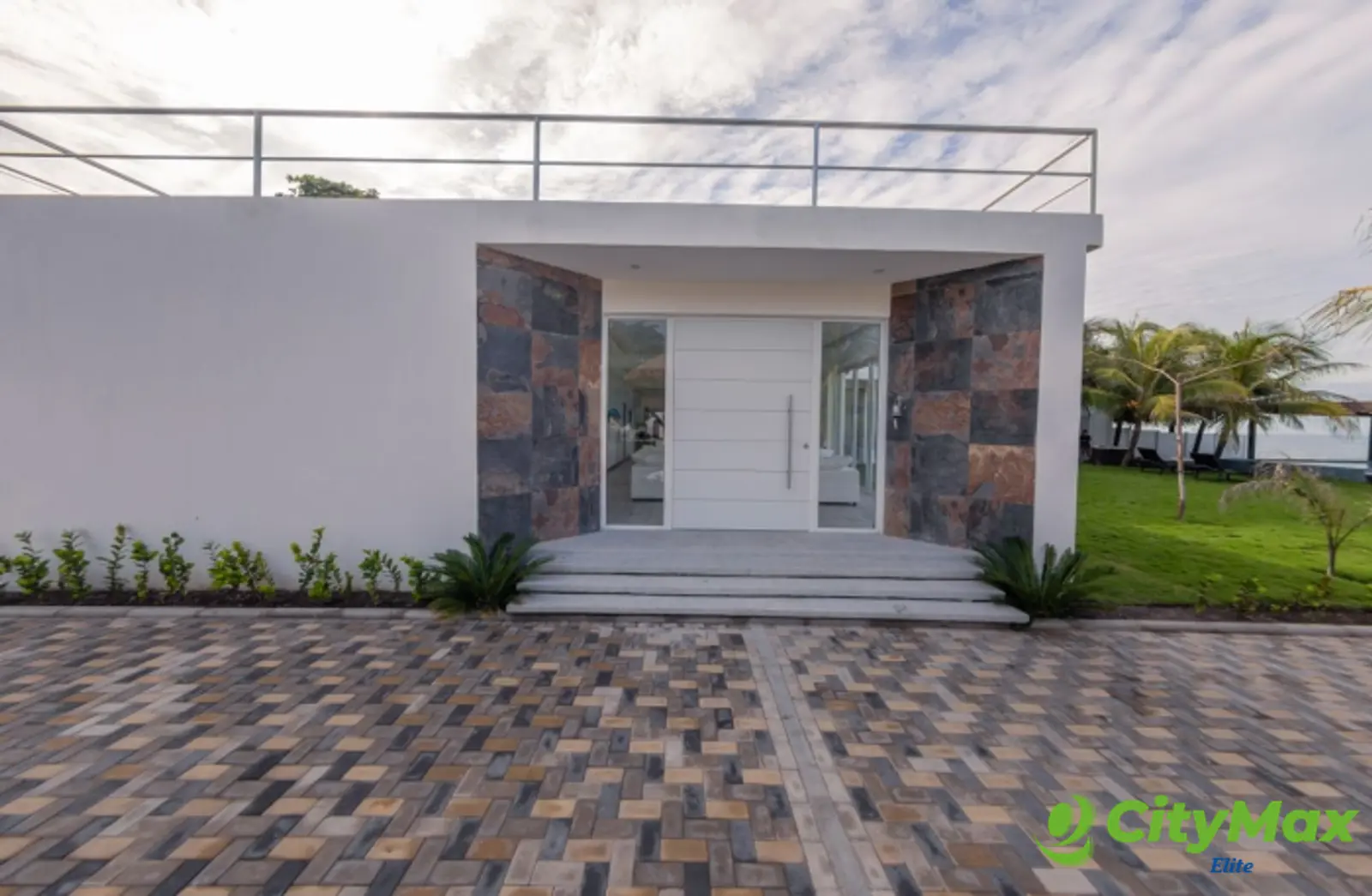 Venta Casa Vacacional a orillas de Playa Monterrico - foto 4