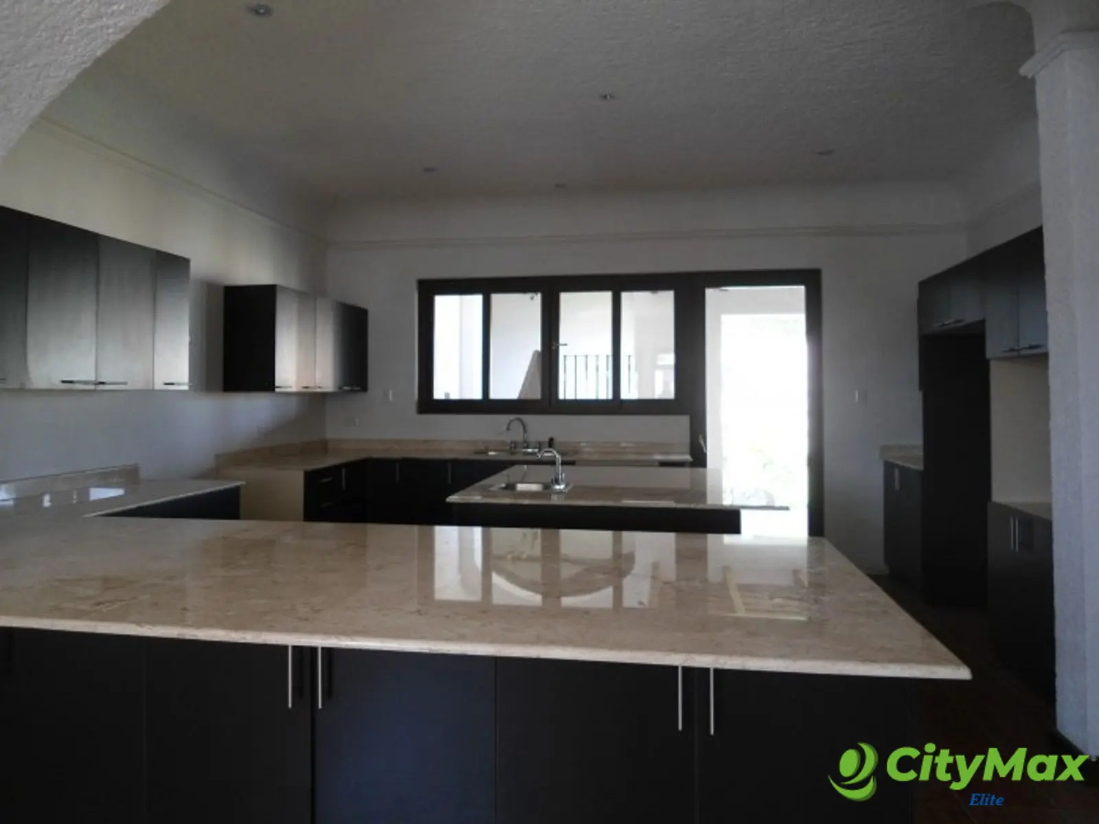 Casa en venta o alquiler en Muxbal Guatemala - foto 6