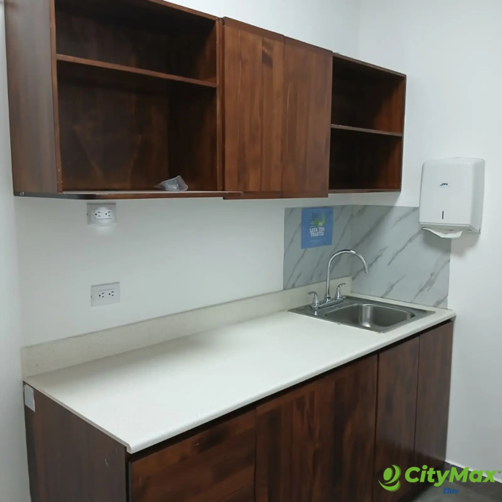 Rento Oficina Comercial en Zona 15 - foto 16