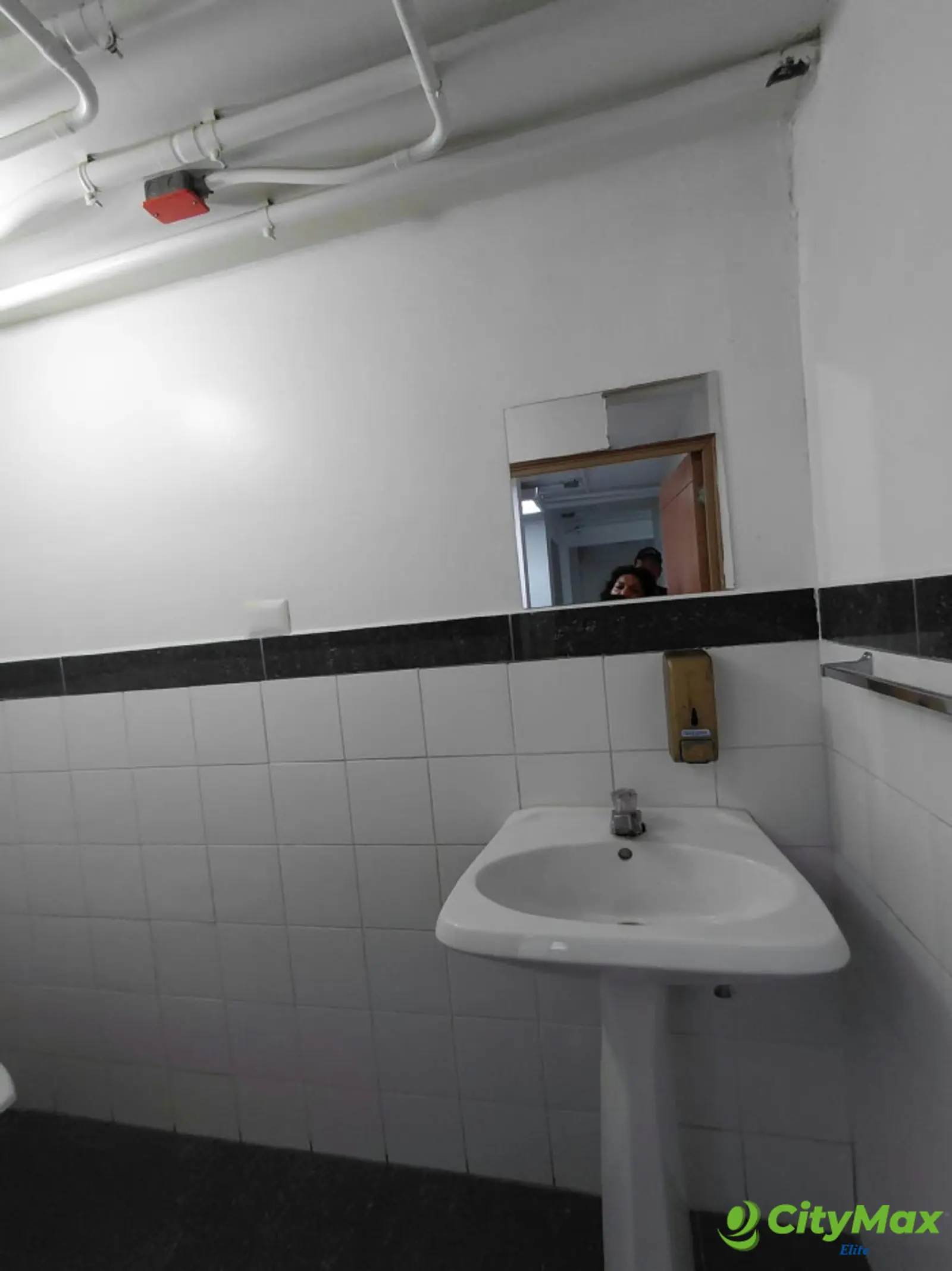 Local Comercial en Renta en Plaza Surti Ahorro. Zona 18 - foto 7