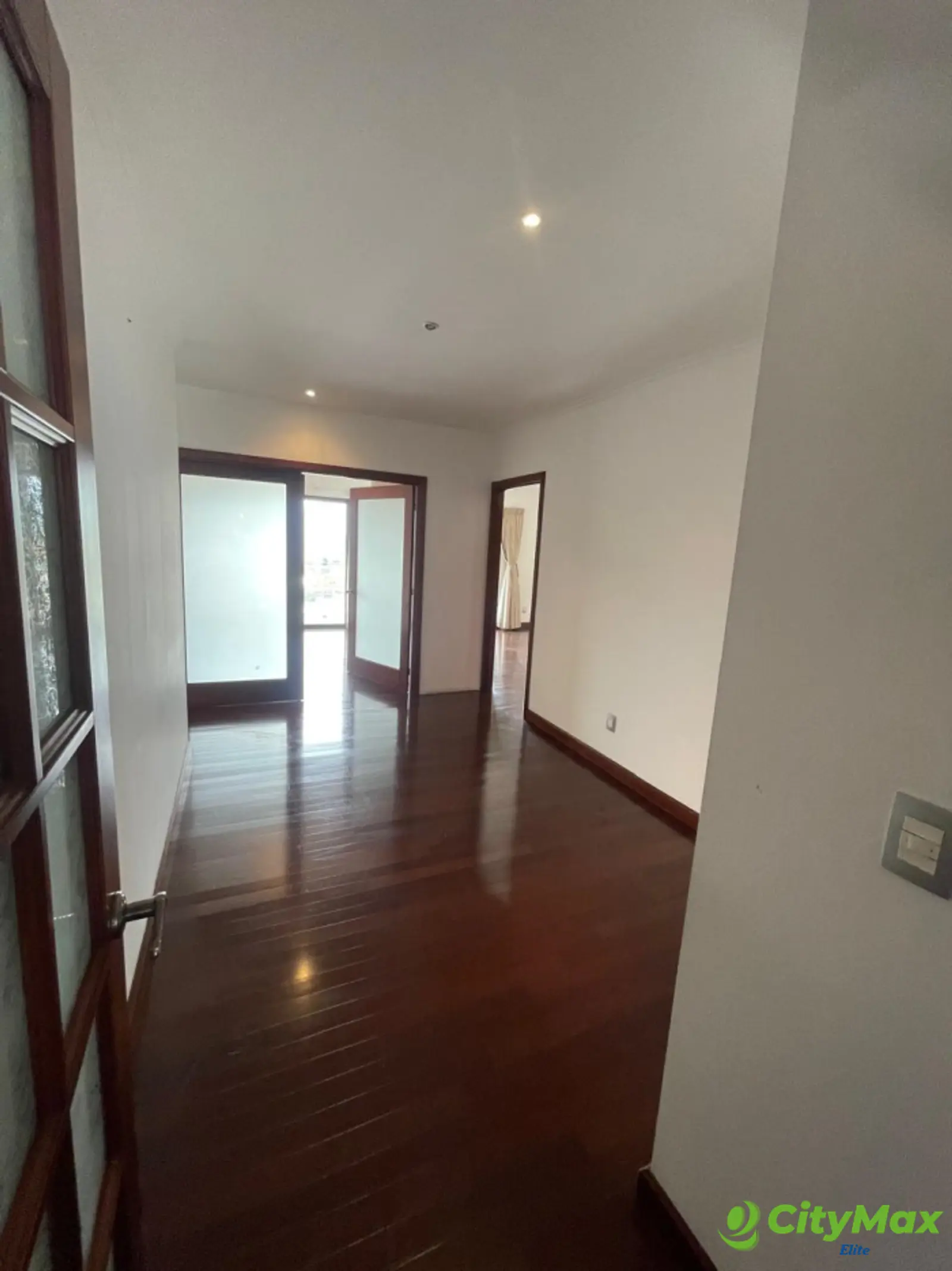 Apartamento en renta en zona 14 - foto 2