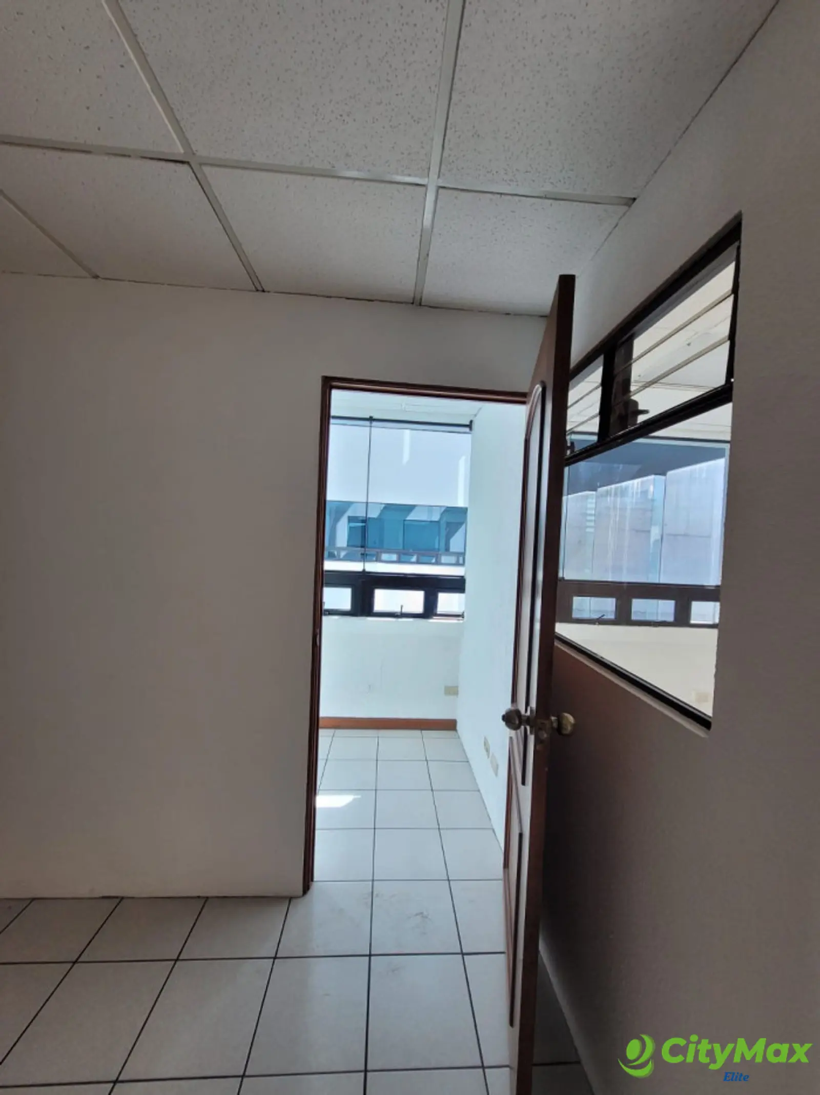 Renta de Oficina en zona Centrica de Guatemala  - foto 10