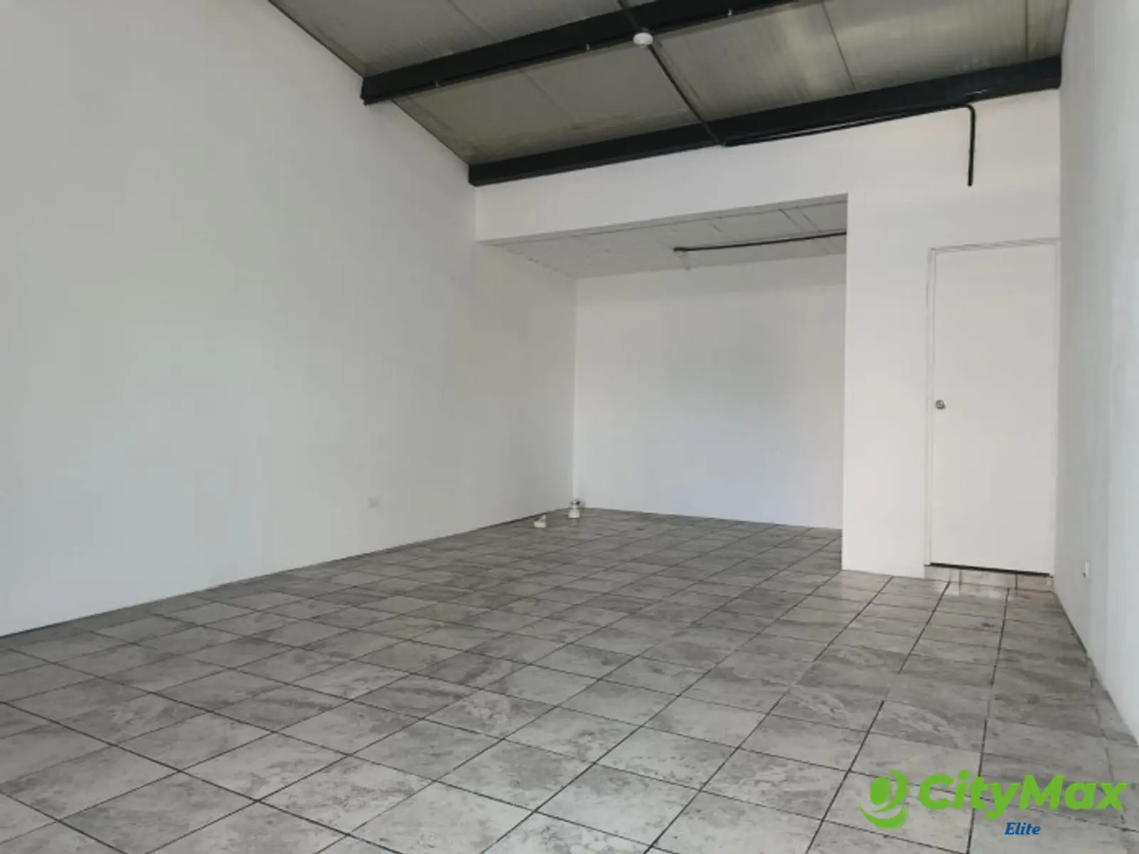 Local comercial de 45 m2 en alquiler en Zona 10 - foto 6