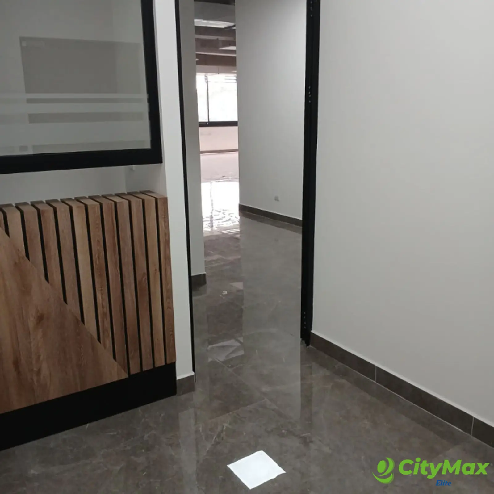 Rento Oficina Comercial en Zona 15 - foto 4