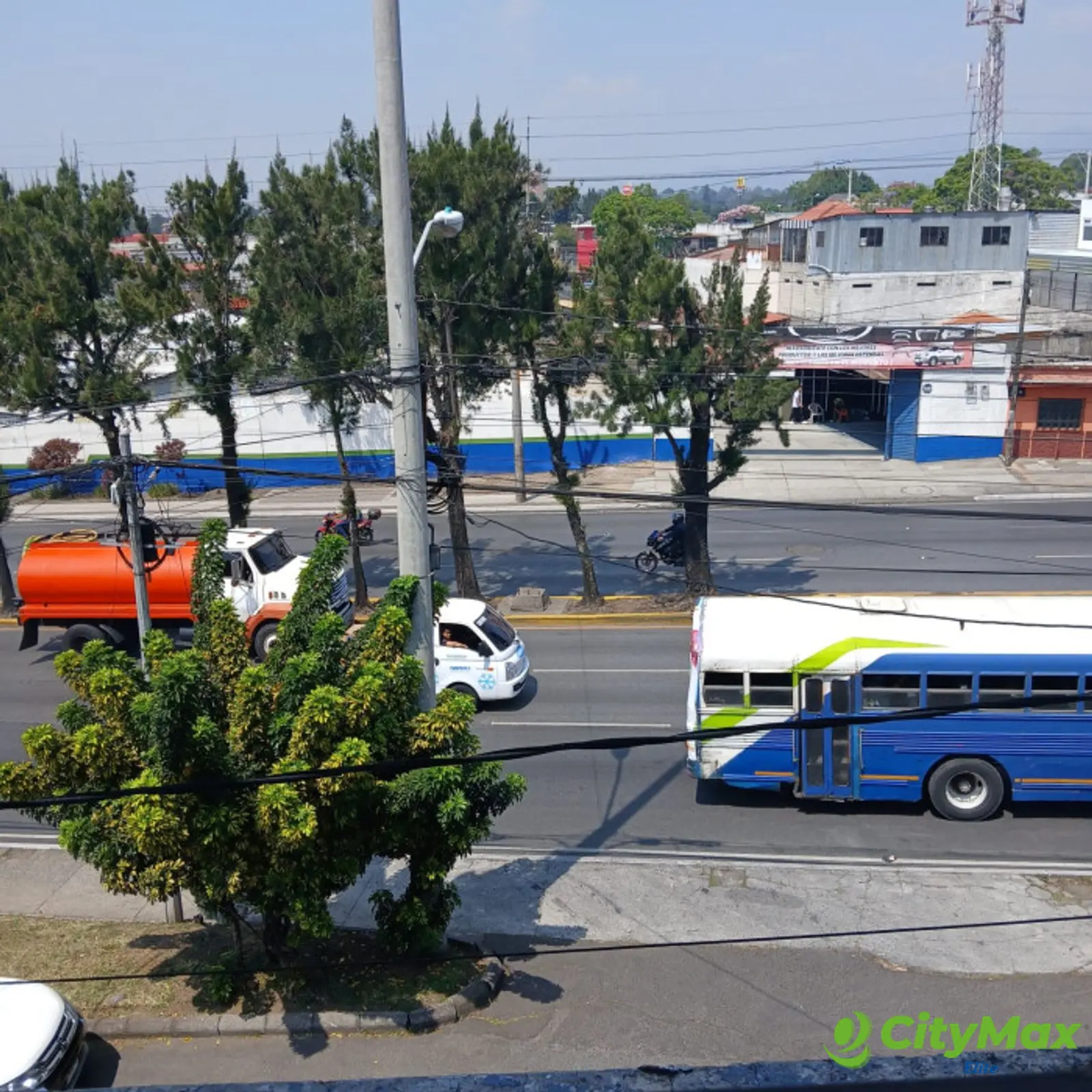 Local Comercial ubicado sobre la Calzada San Juan Z 7 - foto 3