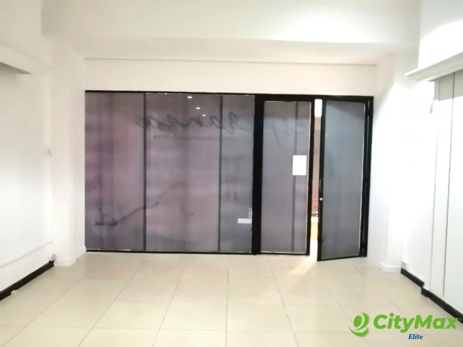 Local Comercial en Venta y Renta en Zona 10 - foto 7