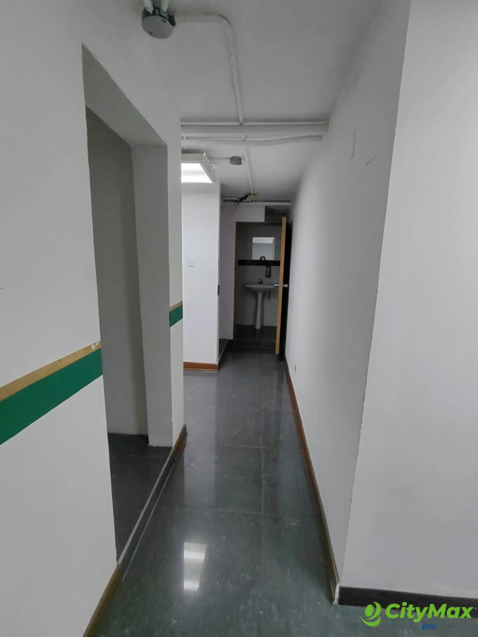 Local Comercial en Renta en Plaza Surti Ahorro. Zona 18 - foto 8