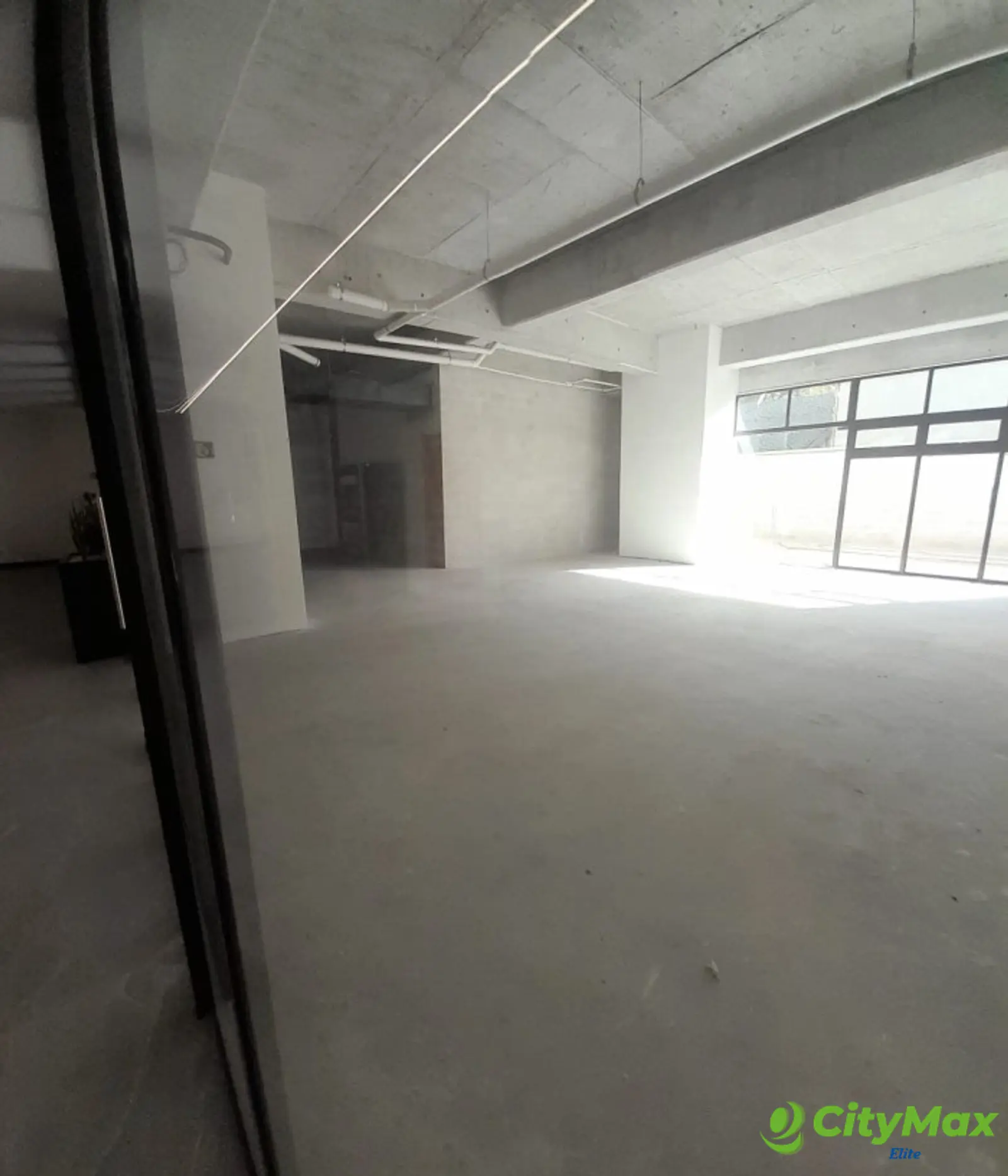 Local Comercial en Renta Zona 10 - Excelente Ubicación - foto 6