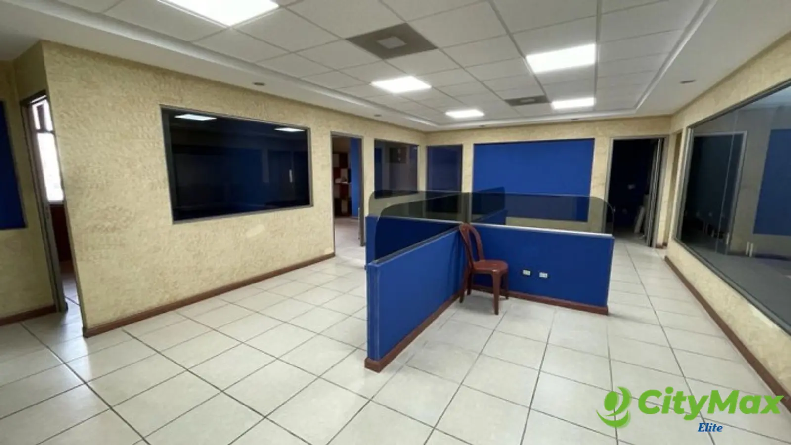 OFICINA COMERCIAL EN RENTA, AREA EL NARANJO - foto 2