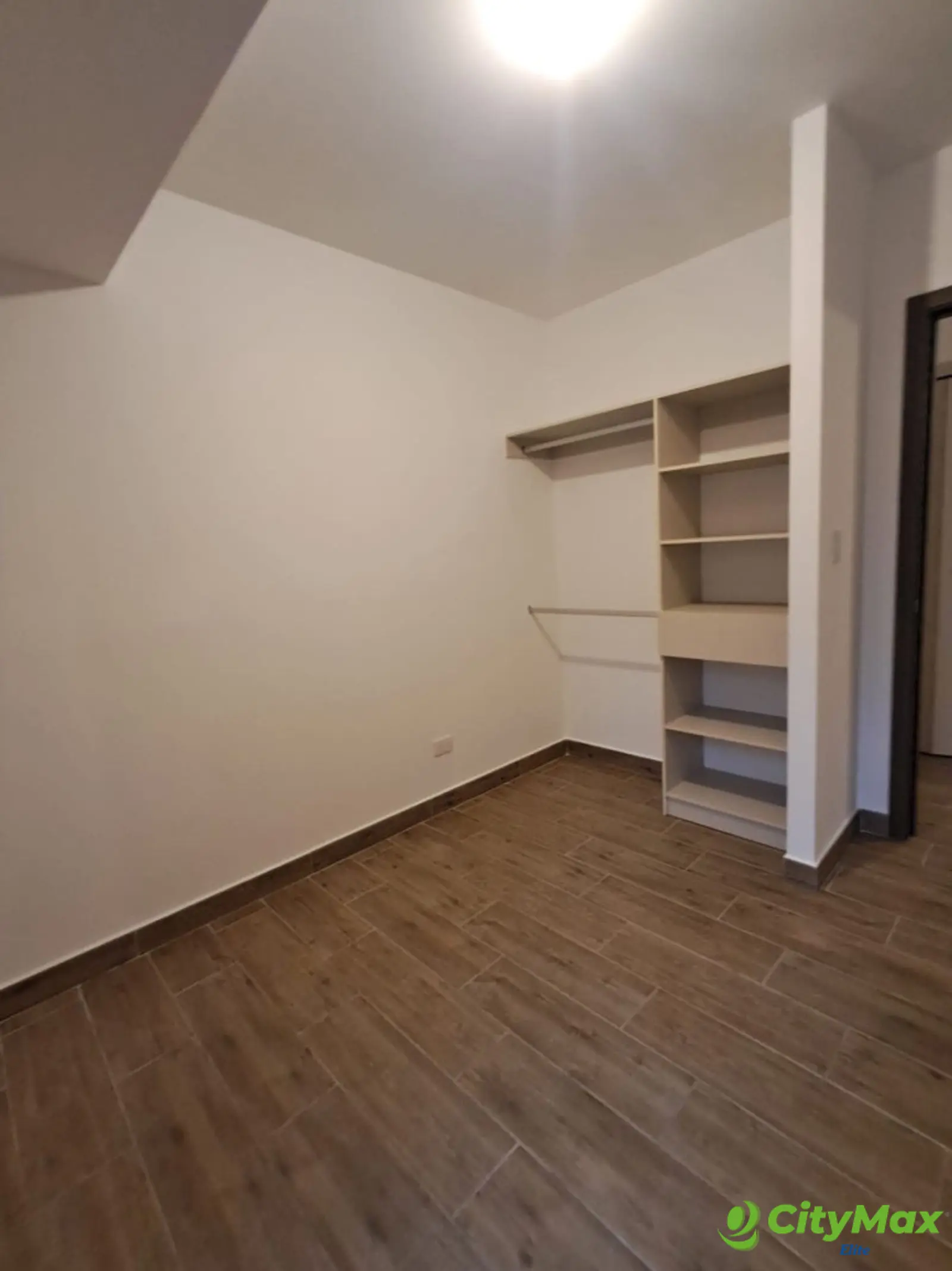 APARTAMENTO EN ALQUILER EN MODRA Z.4 - foto 7
