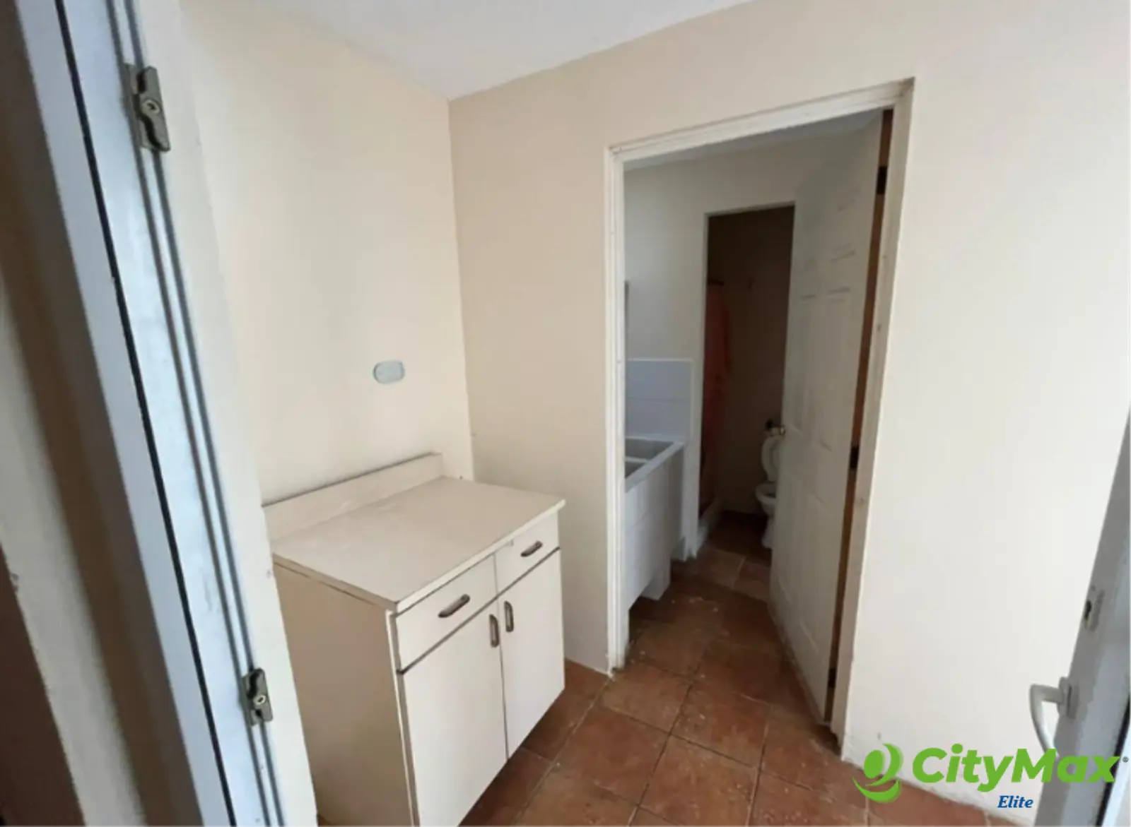 Casa en Venta en Carretera a El Salvador! - LAVANDERIA