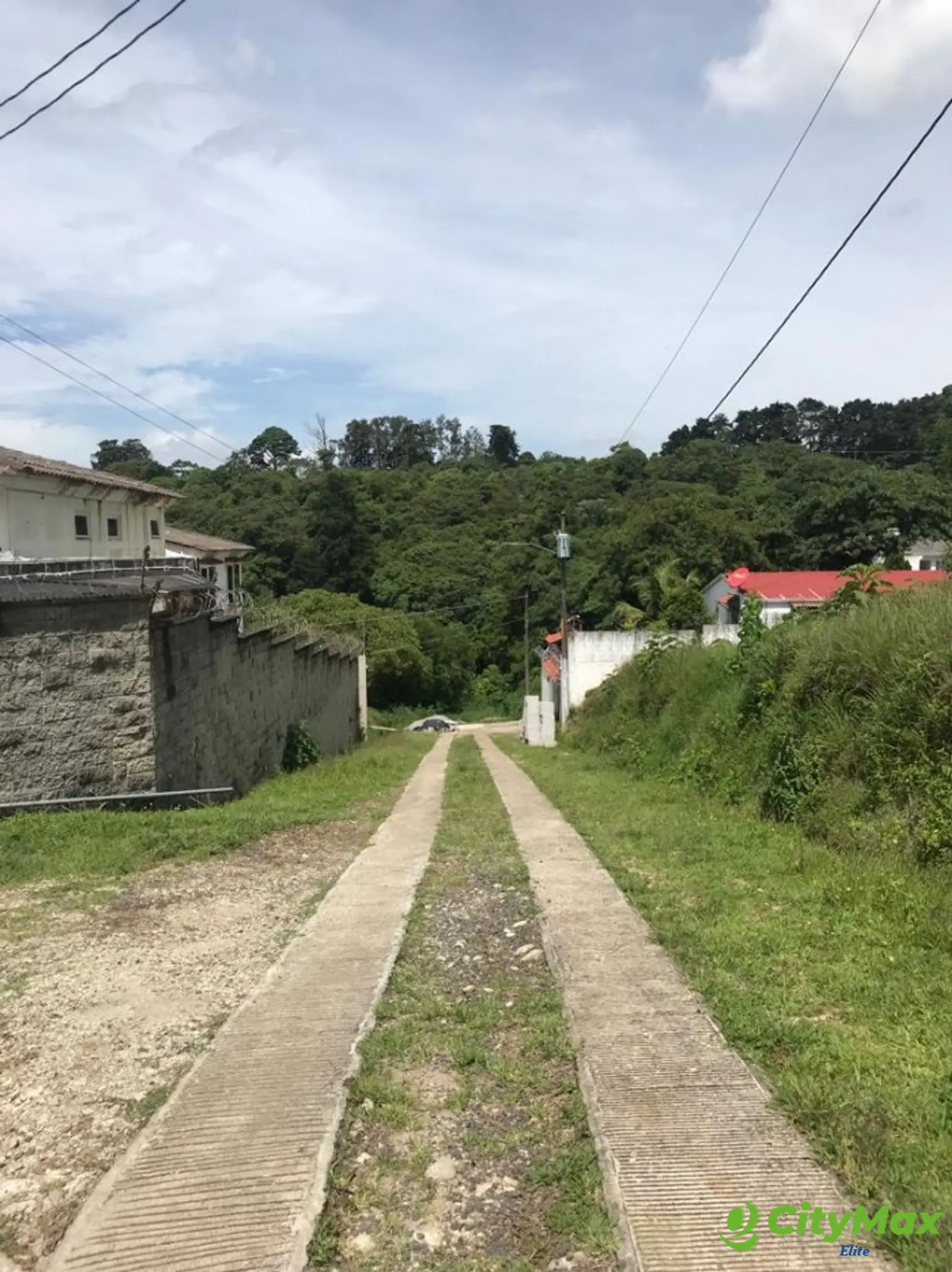 Terreno en Venta en Carretera a Santa Elena Barillas - foto 11